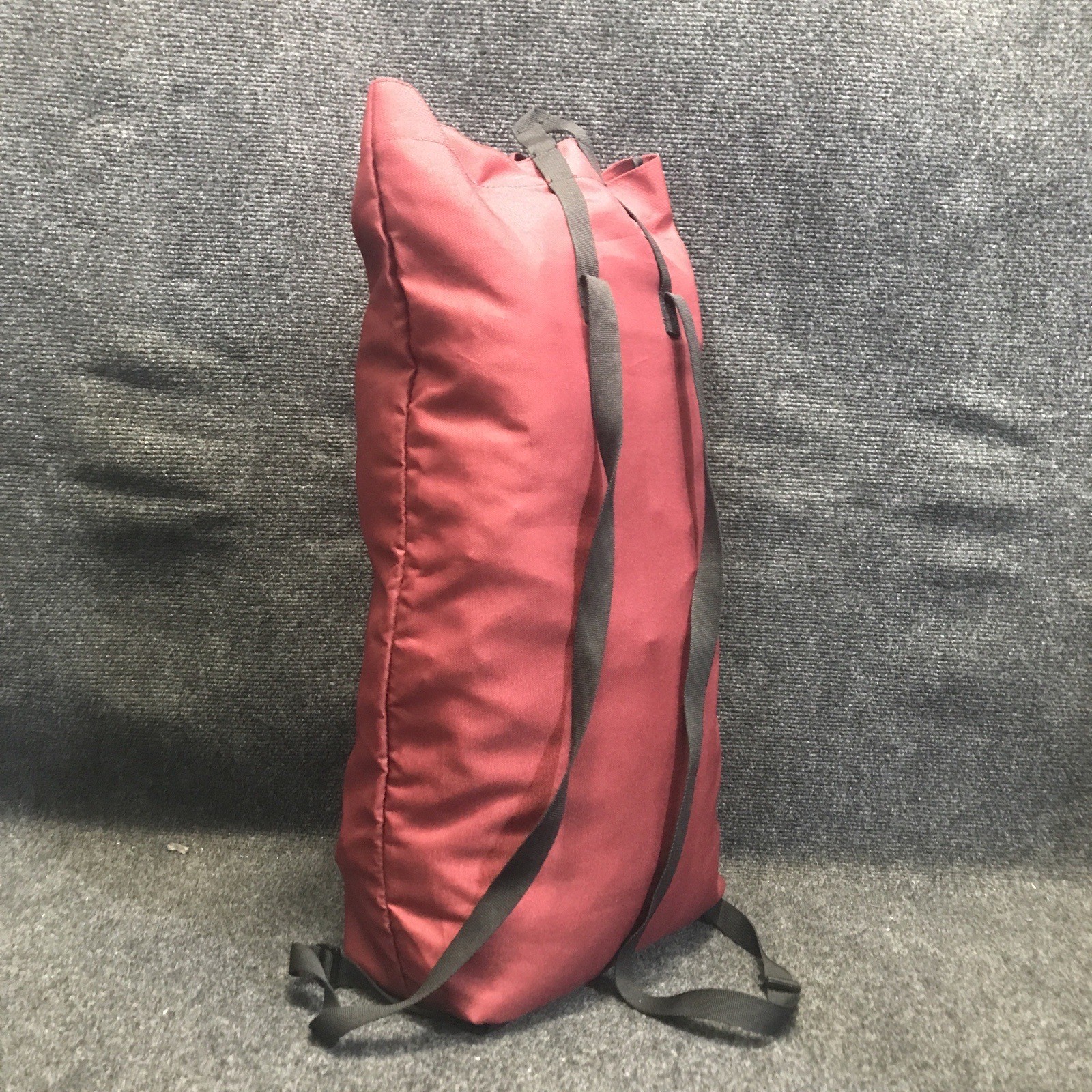 On Cloud Ambassador Maroon/Black Running Backpack Sack Run Bag w/ Front Logo