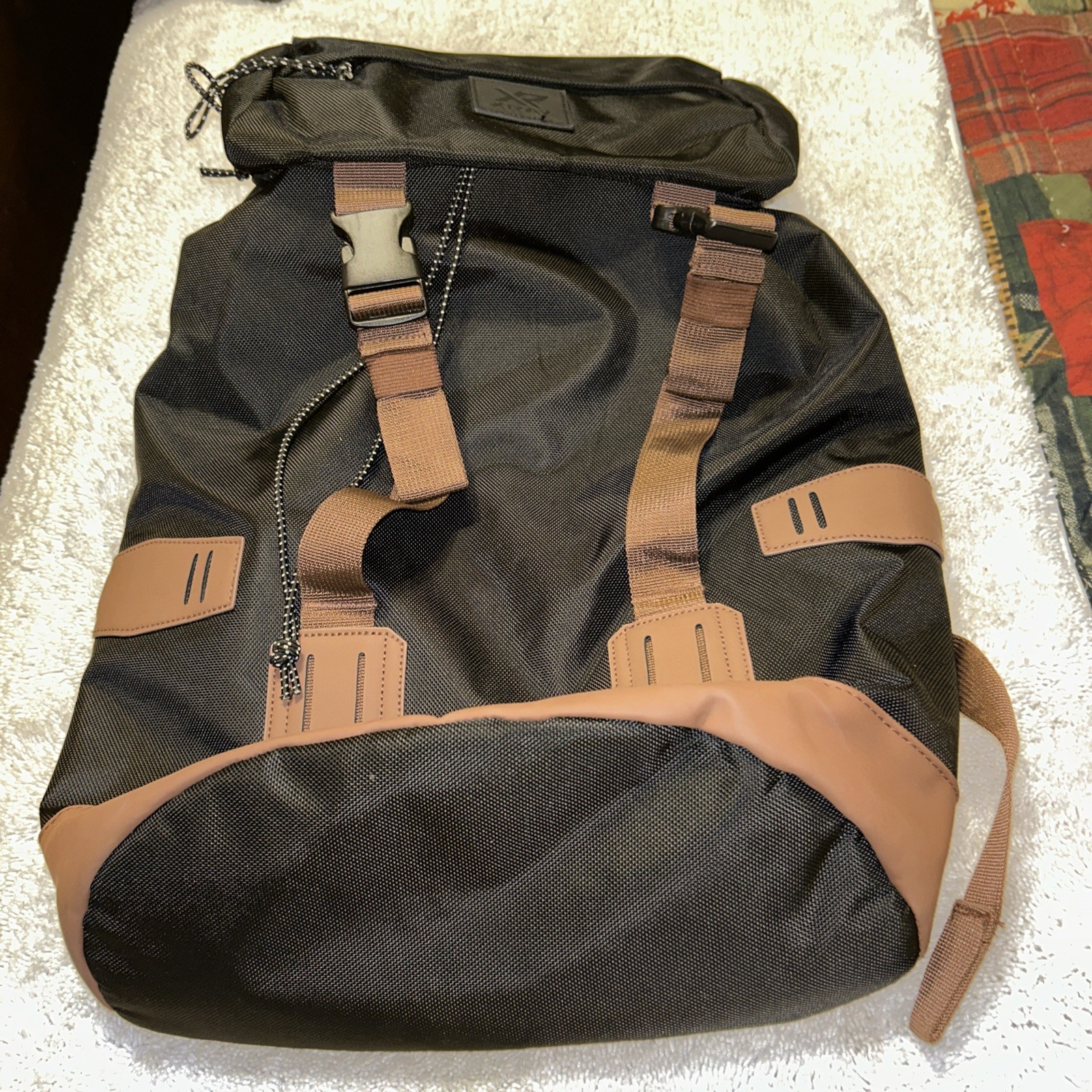 X-Ray X-Large Backpack Black/Brown Adjustable Straps Lots Of Pockets Very Nice