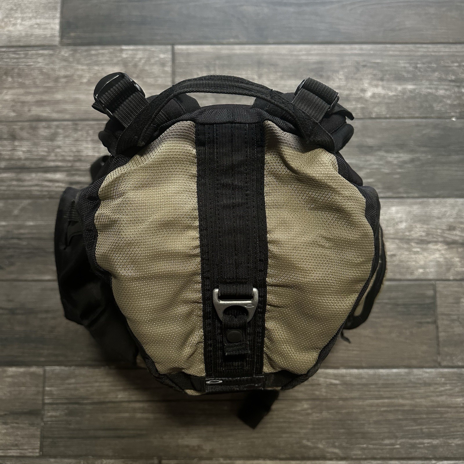 Y2K OAKLEY SOFTWARE ICON 3.0 TACTICAL GEAR BACKPACK TAN BEIGE BLACK CARGO (4)