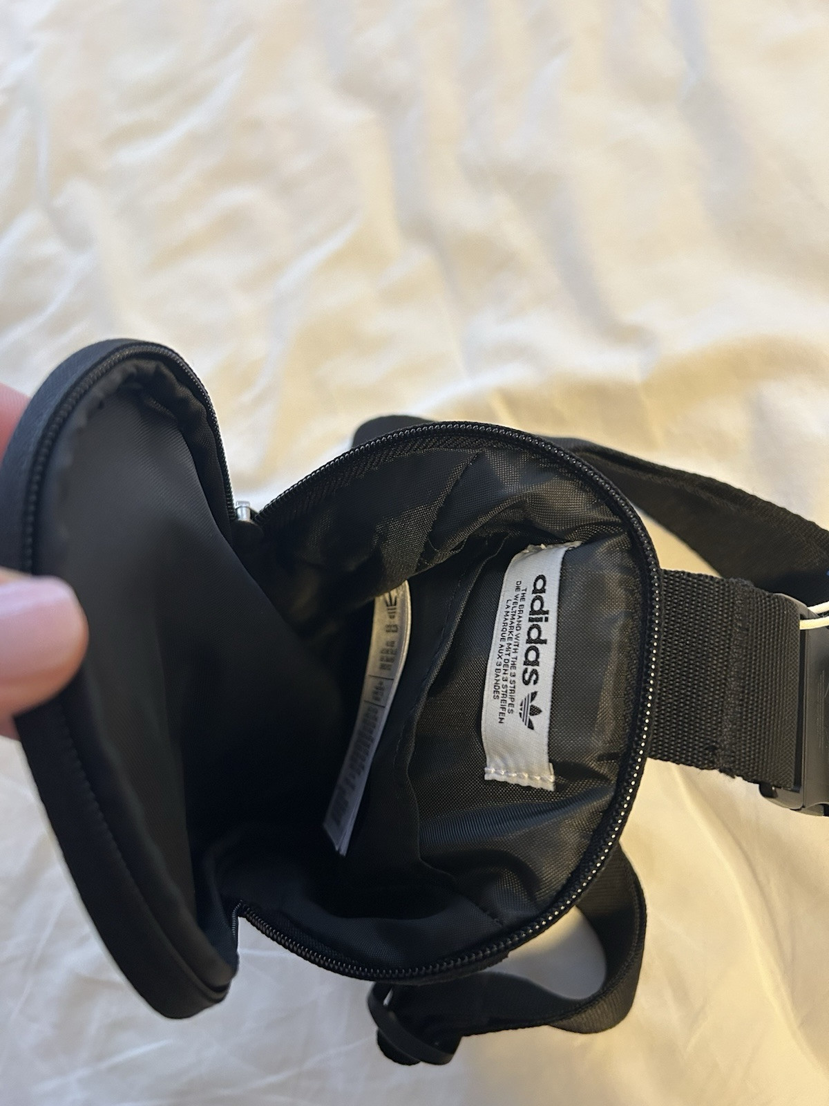 Adidas Original Adicolor Small Sling Bag Black White JD5570 BRAND New in package