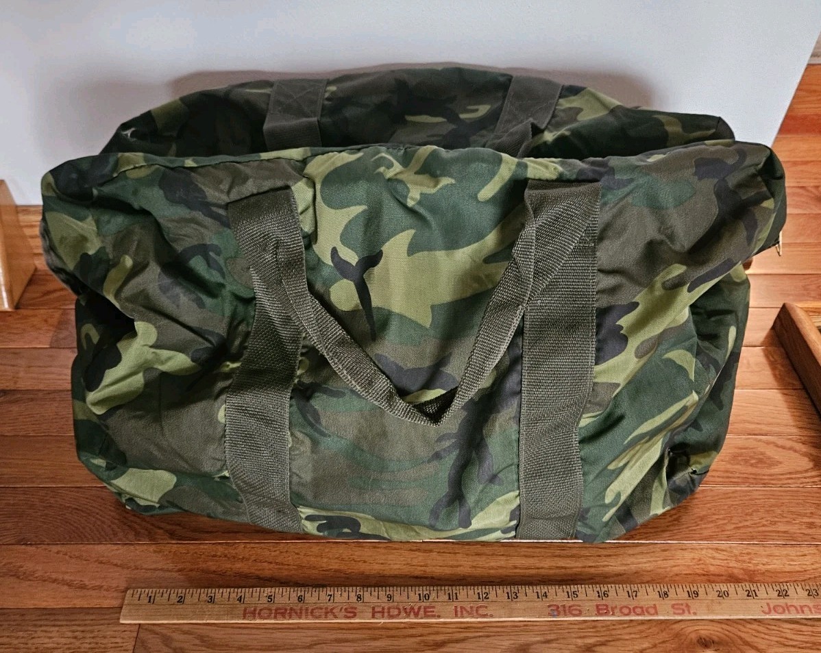 1980s Army Issue Camo Duffel Bag Woodland Camouflage Nylon Travel Gym Hunting