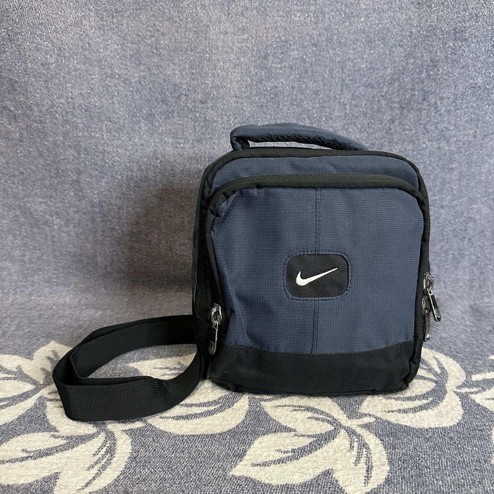 VTG Y2K Nike Lunch Bag Crossbody Sling Navy Blue Black Swoosh Adjustable Zipper