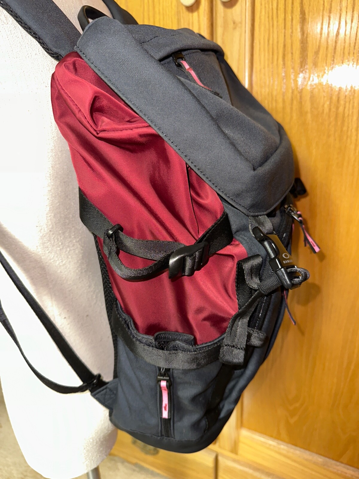 OAKLEY Utility Organizing large rucksack backpack Black/maroon EUC