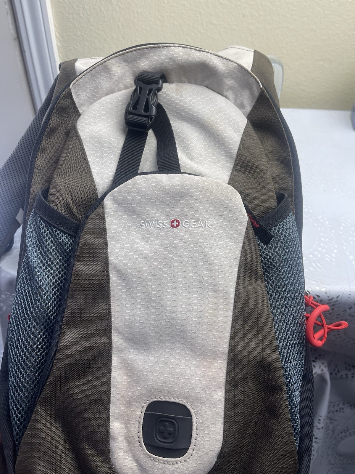 Swiss Gear Tan Backpack Narrow Daypack Tan/Brown 18 inch X 9 inch Preowned.