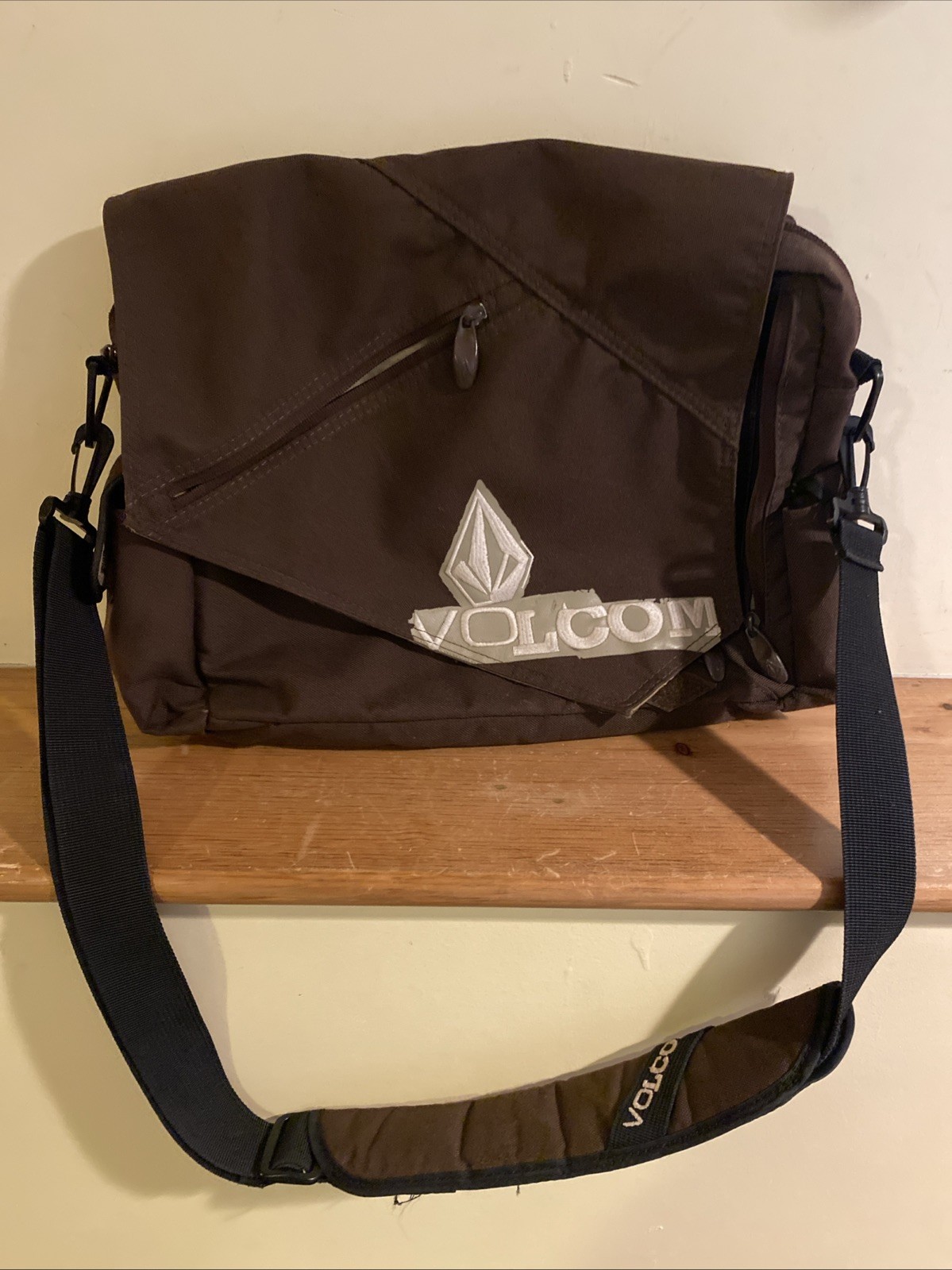 Volcom Messenger Bag Brown Canvas Flap Crossbody Strap Vintage Skateboard Style