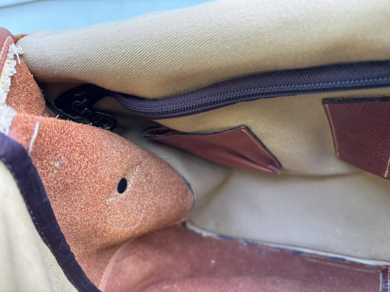 Levenger Tusting Clipper Leather Messenger Bag Made In England