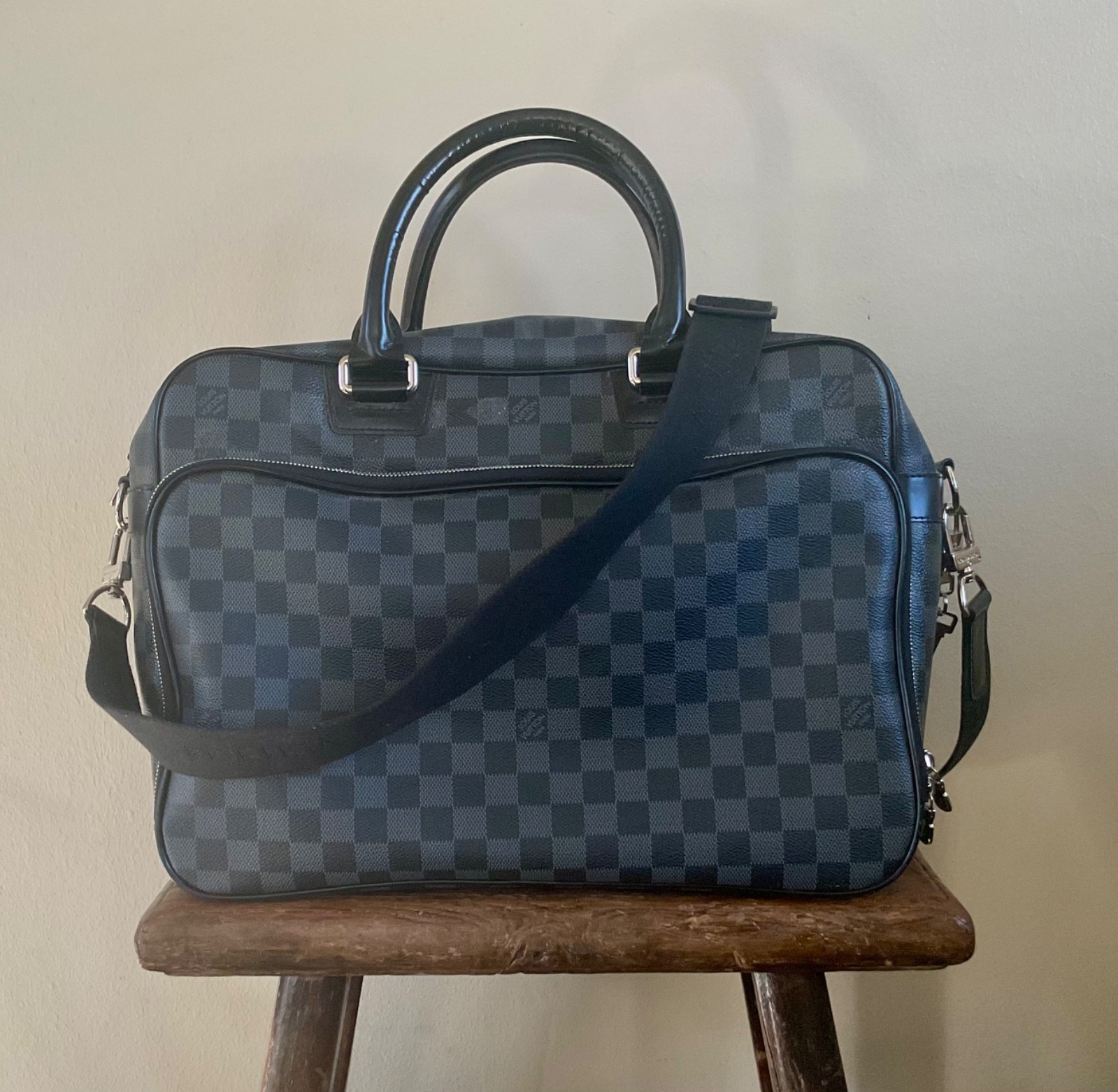 Louis Vuitton Ikar Business Bag ~ Damier Graphite LV Briefcase Black PVC Leather