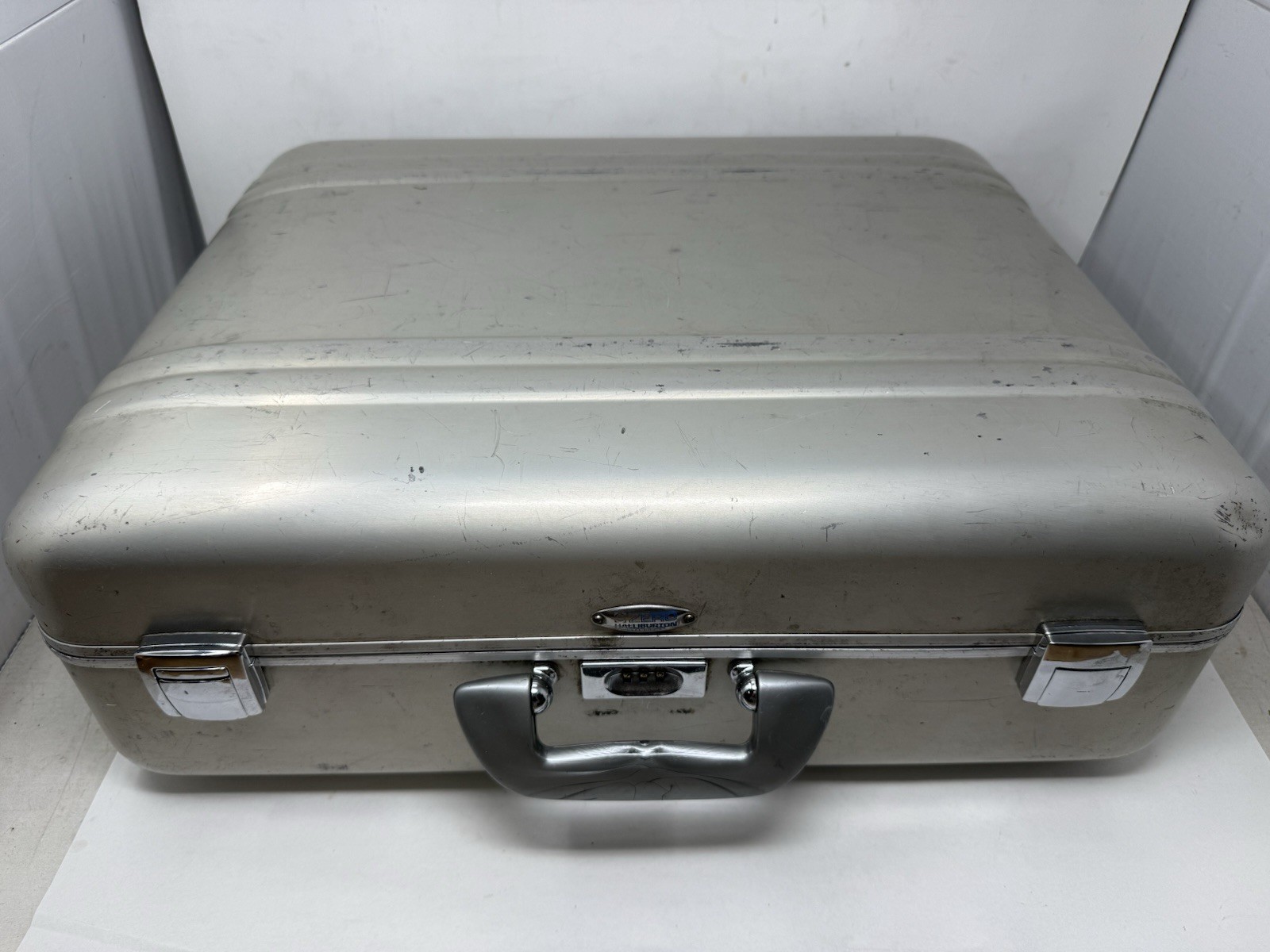 Zero Halliburton Aluminum Suitcase/Luggage 21x17x7 – Combination – w/ Foam!