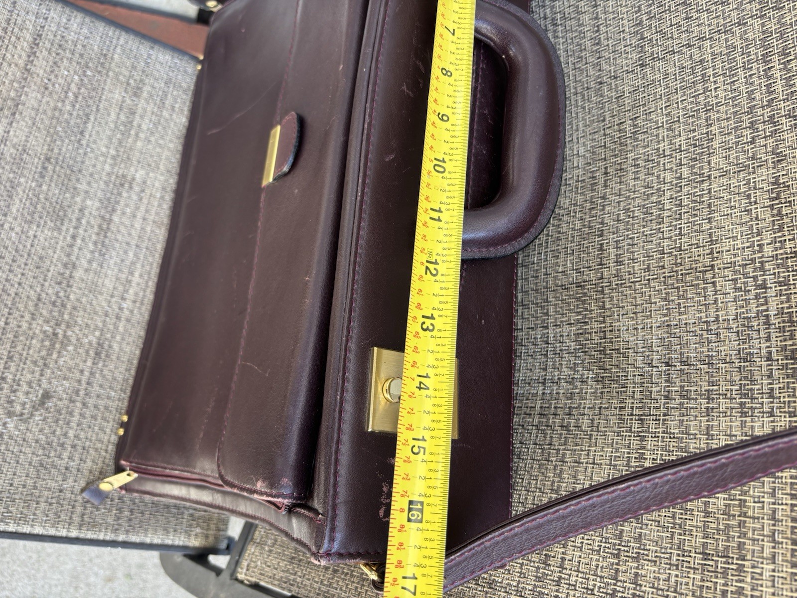 Brown Briefcase/Document Case with Brass Hardware, Inner Pockets & Dividers