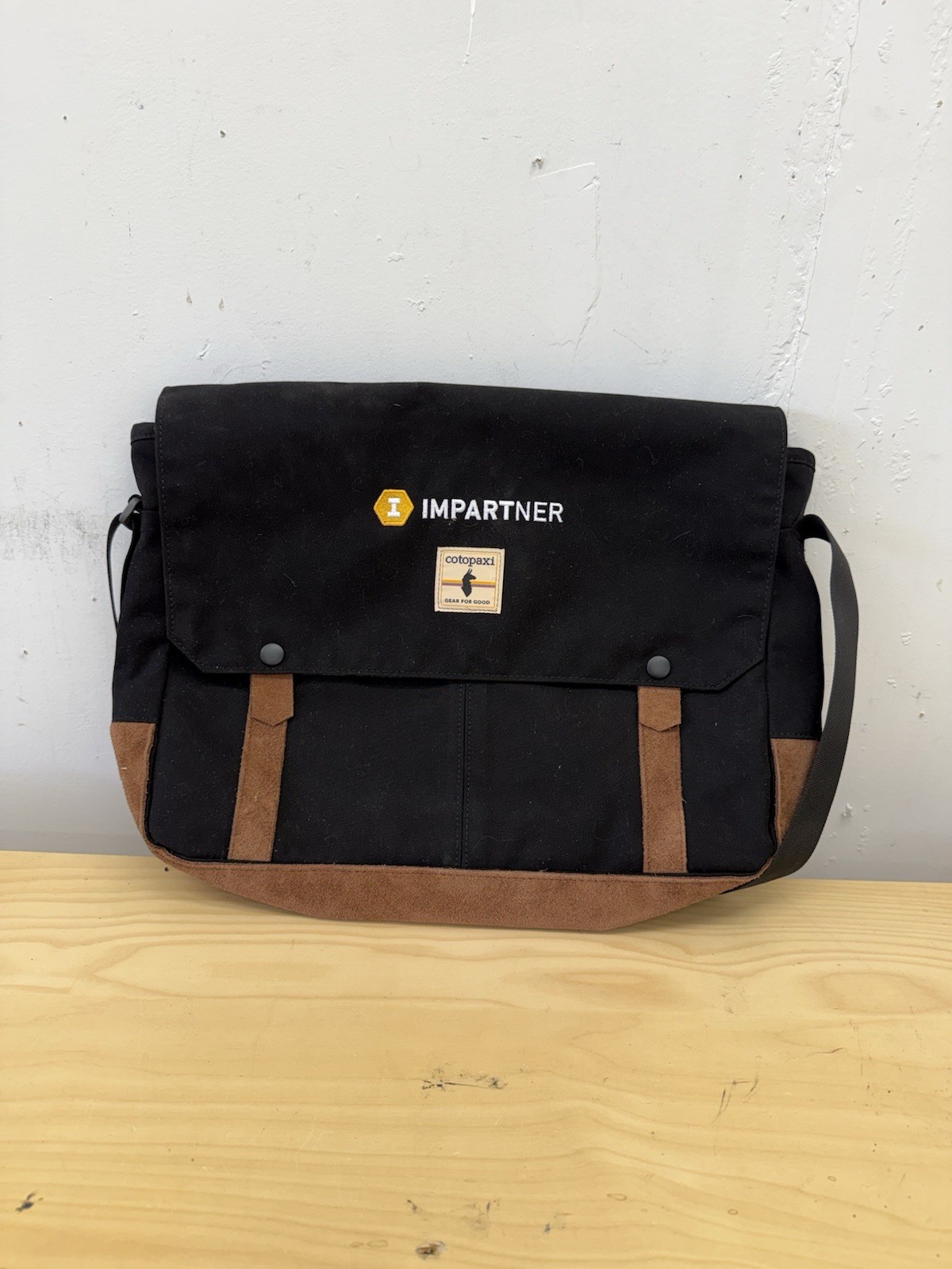 Cotopaxi Canvas Shoulder Messenger Bag Black Brown Suede Leather Trim