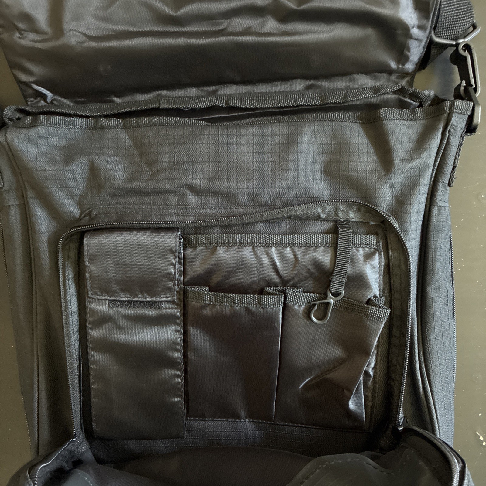 MicroStrategy Laptop Computer Adjustable Strap Laptop Messenger Bag