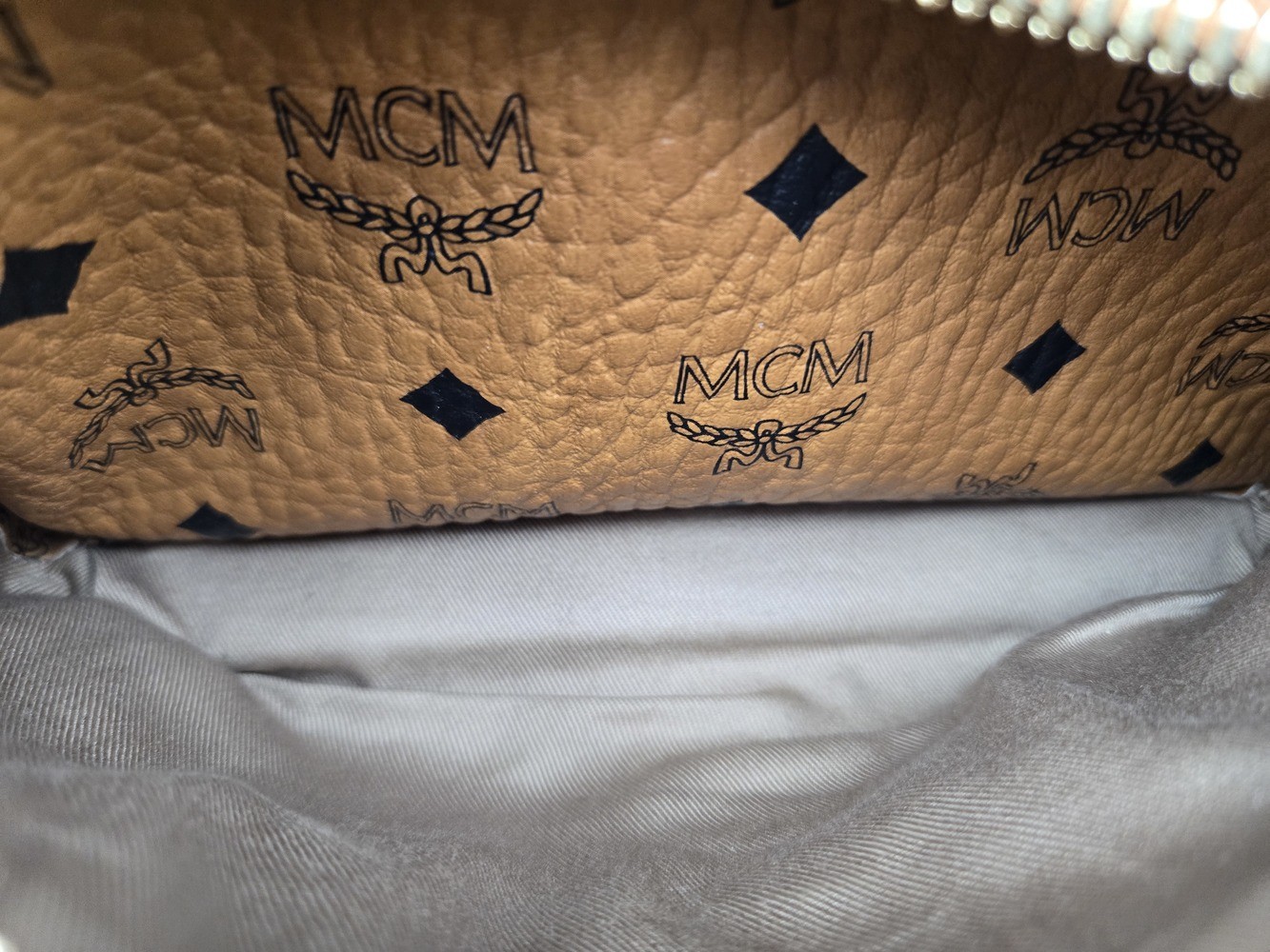 MCM X BAPE SHARK STARK BACK PACK (VISETOS)