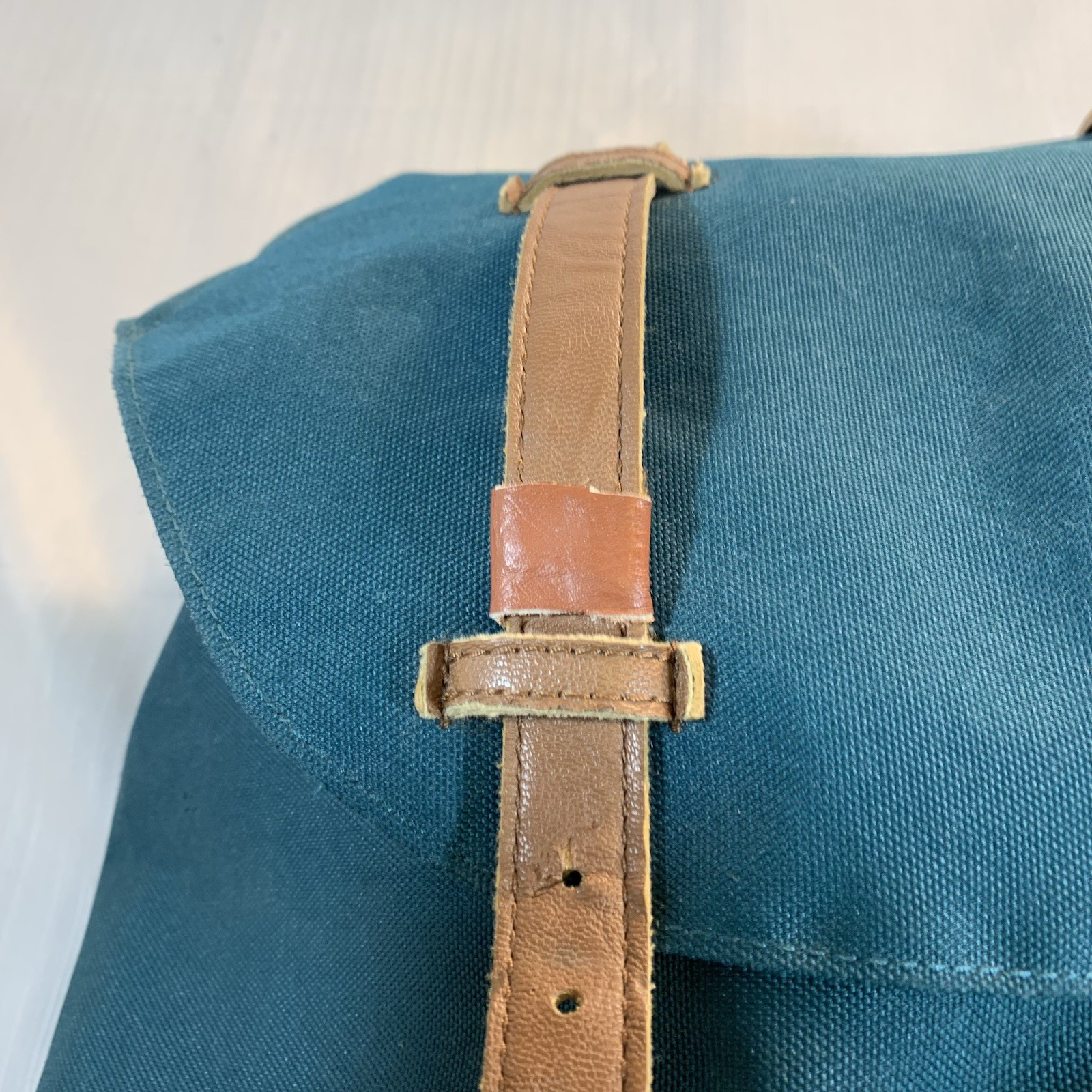 HERSCHEL Backpack Retreat Green with brown strap READ DESCRIPTION SEE PHOTOS