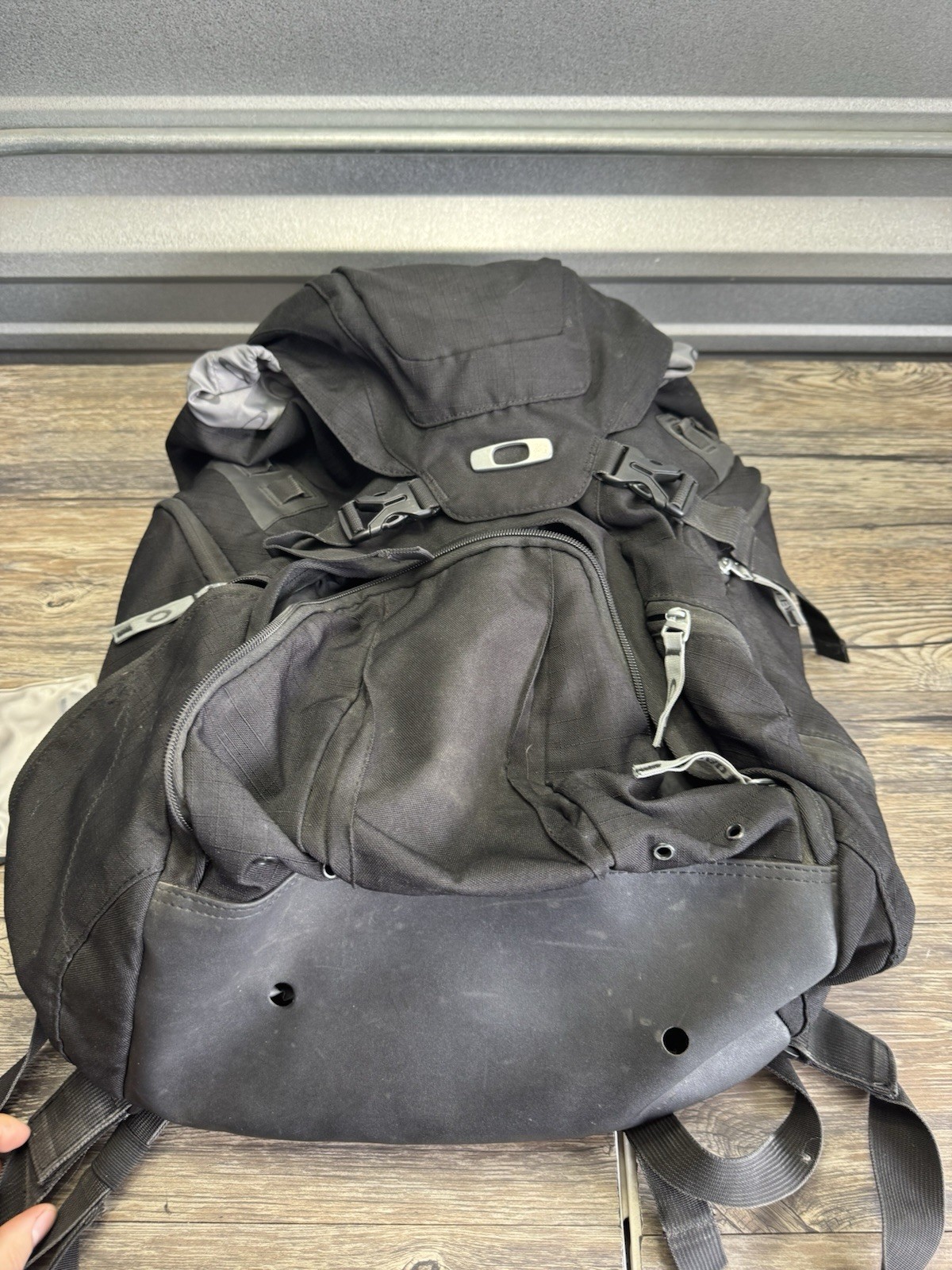 Vintage Oakley Surf Pack Tactical Backpack Outdoor Large Black Laptop