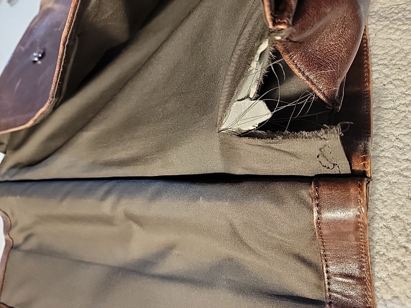 Vintage Wilson Leather Briefcase Brown Distressed Soft. 18″x14″ Review photo’s.