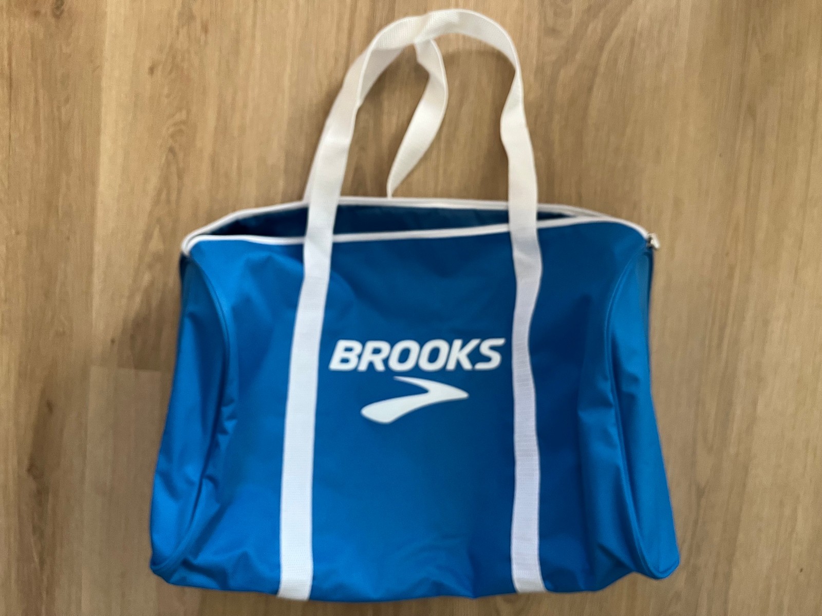 Vintage Brooks Running Blue & White Zippered 18X10x8 Gym Duffle Bag Nylon