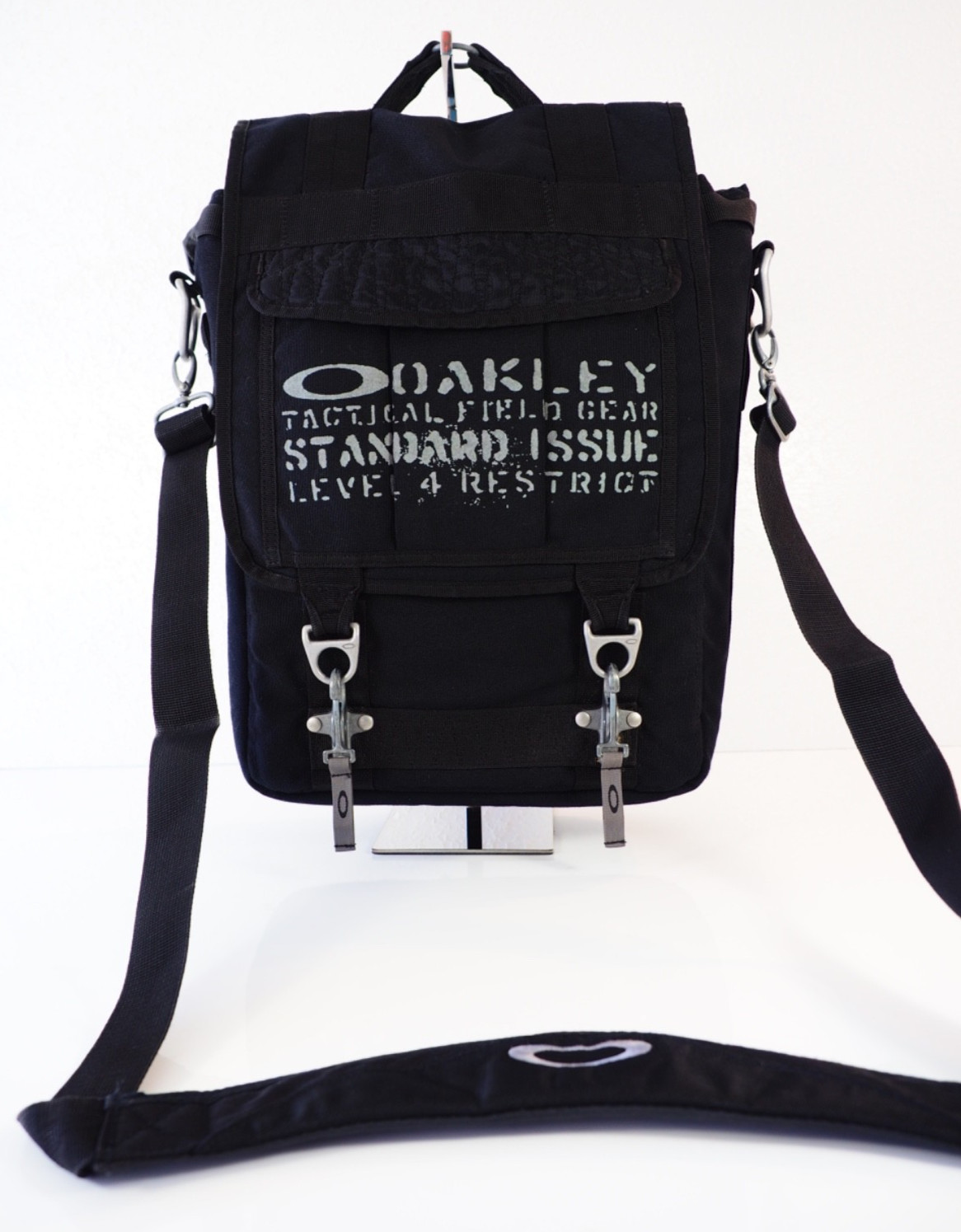 Oakley SI Tactical Field Gear Vertical Large Crossbody Laptop Bag Black