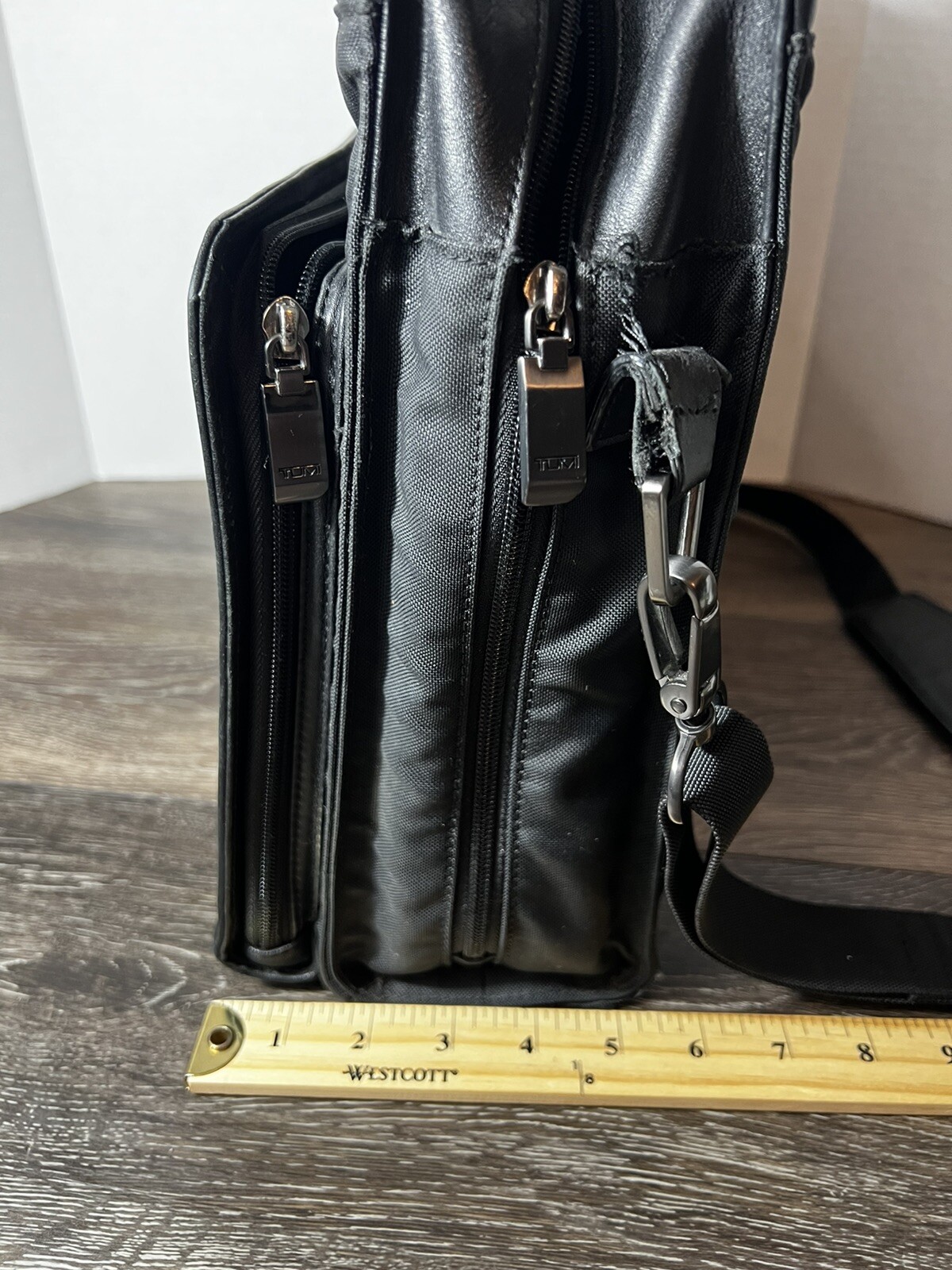 Tumi 2962D Black Leather Bag Briefcase Laptop Messenger Bag **See Description**