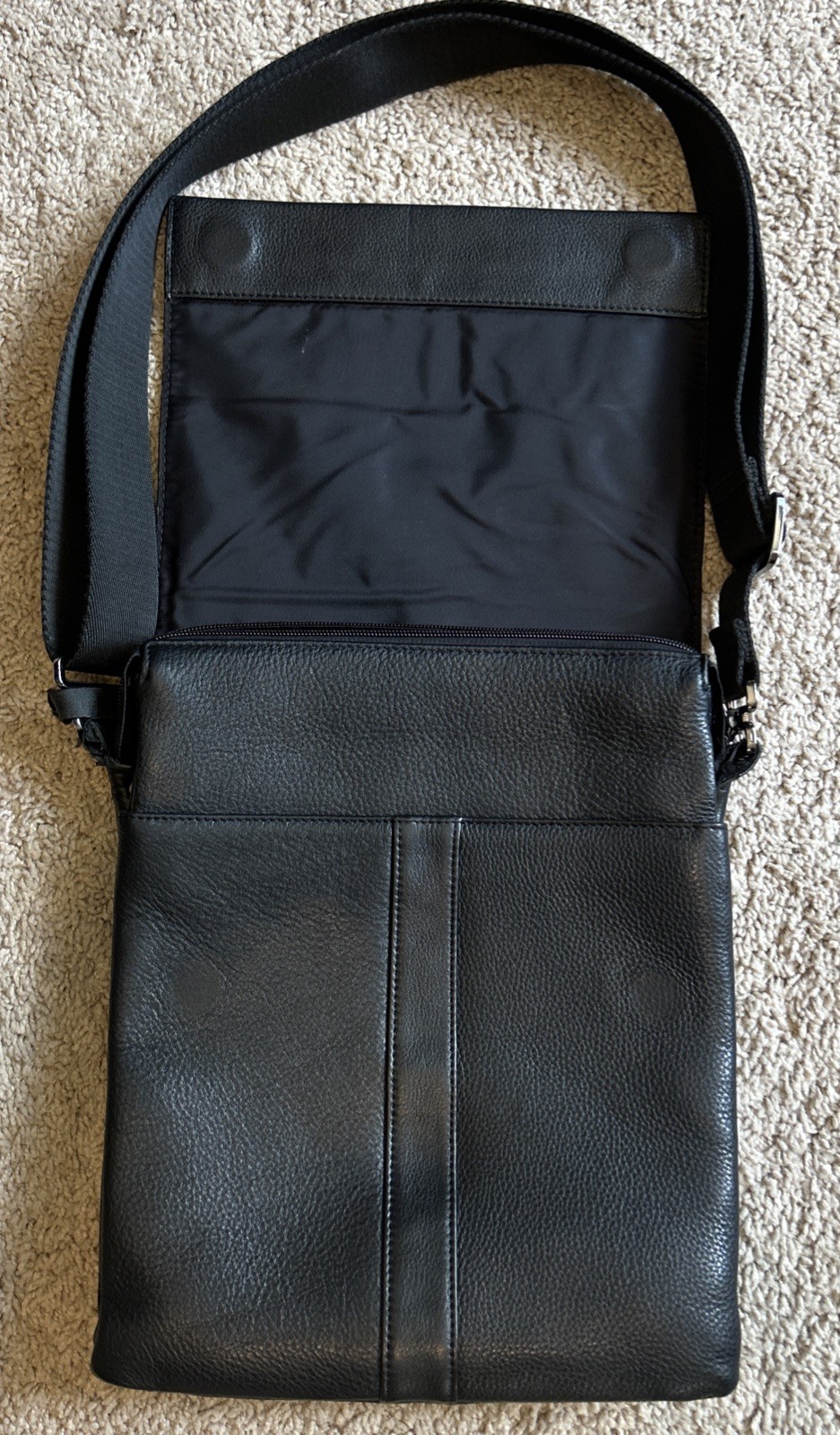 Estro black leather messenger bag W/Adjustable Strap Zip And Magnetic Close