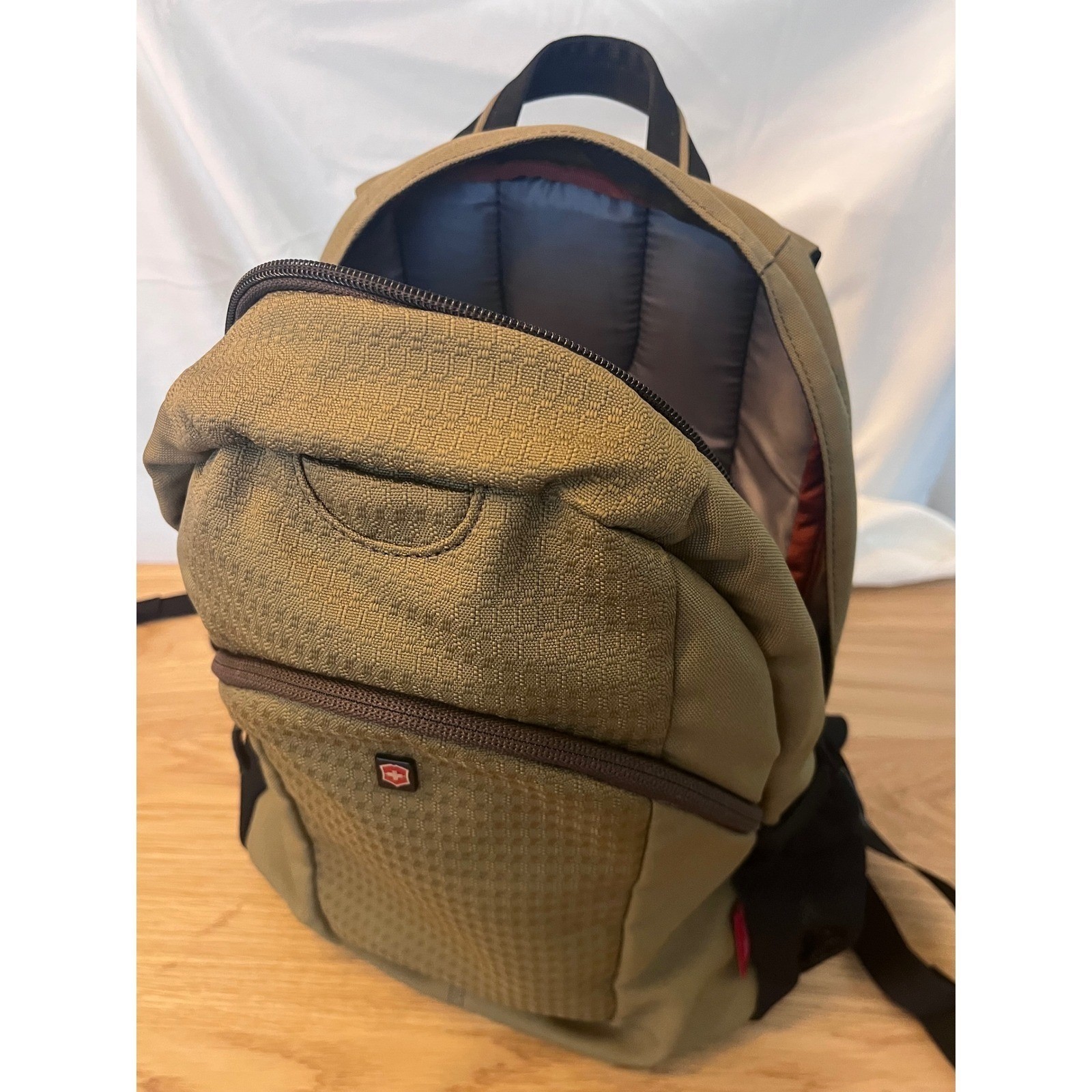Victorinox Swiss Army Backpack Olive Green Black Compact Daypack Hiking Travel
