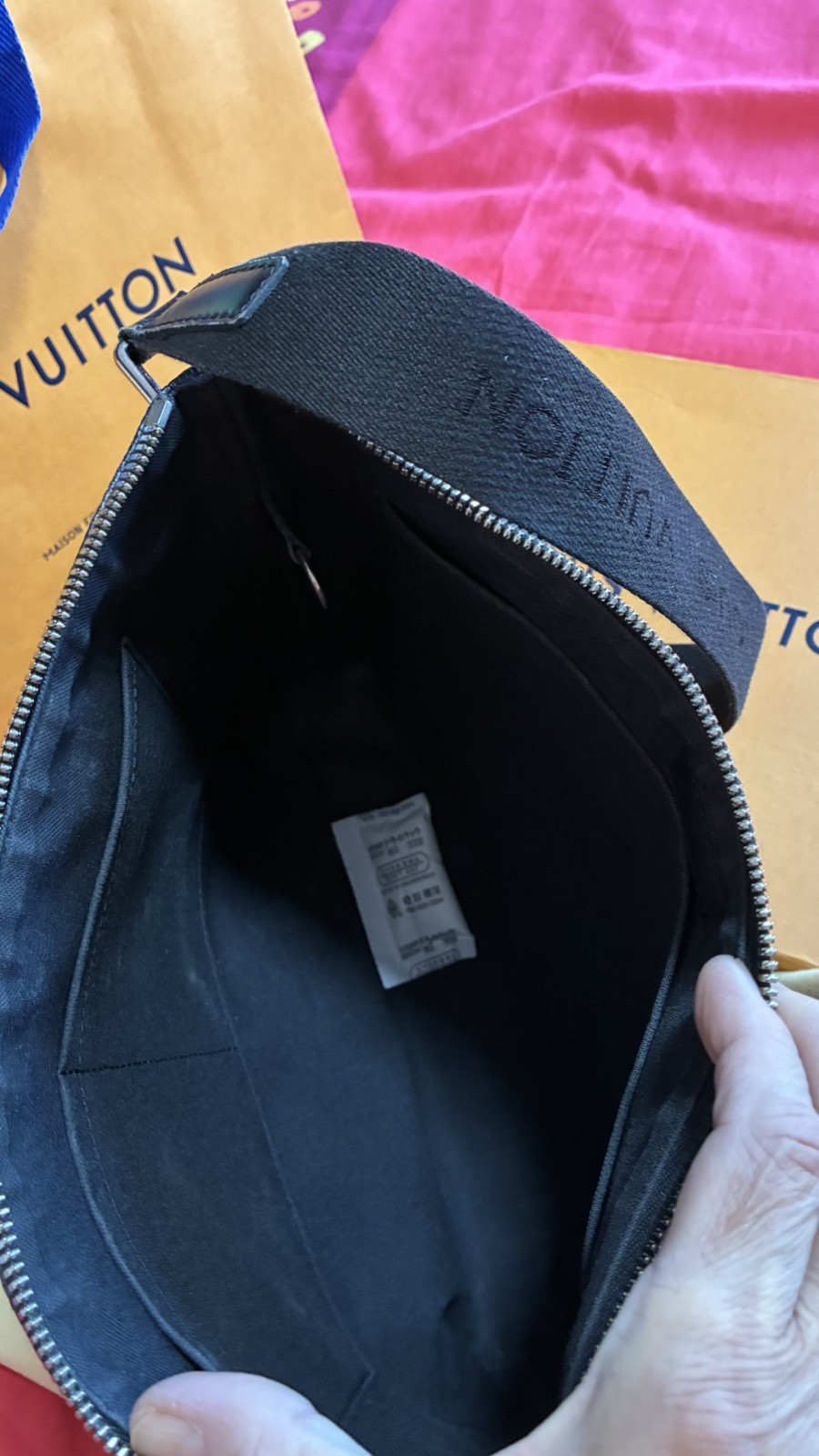 LV District Graphite Messenger Black Leather Complete w/ original packaging