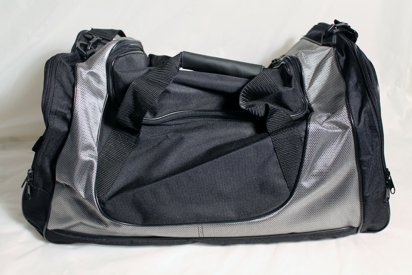 NEW Realm Men Weekend Travel Bag On The Go for Him Duffel Bag FREE SHIPPING