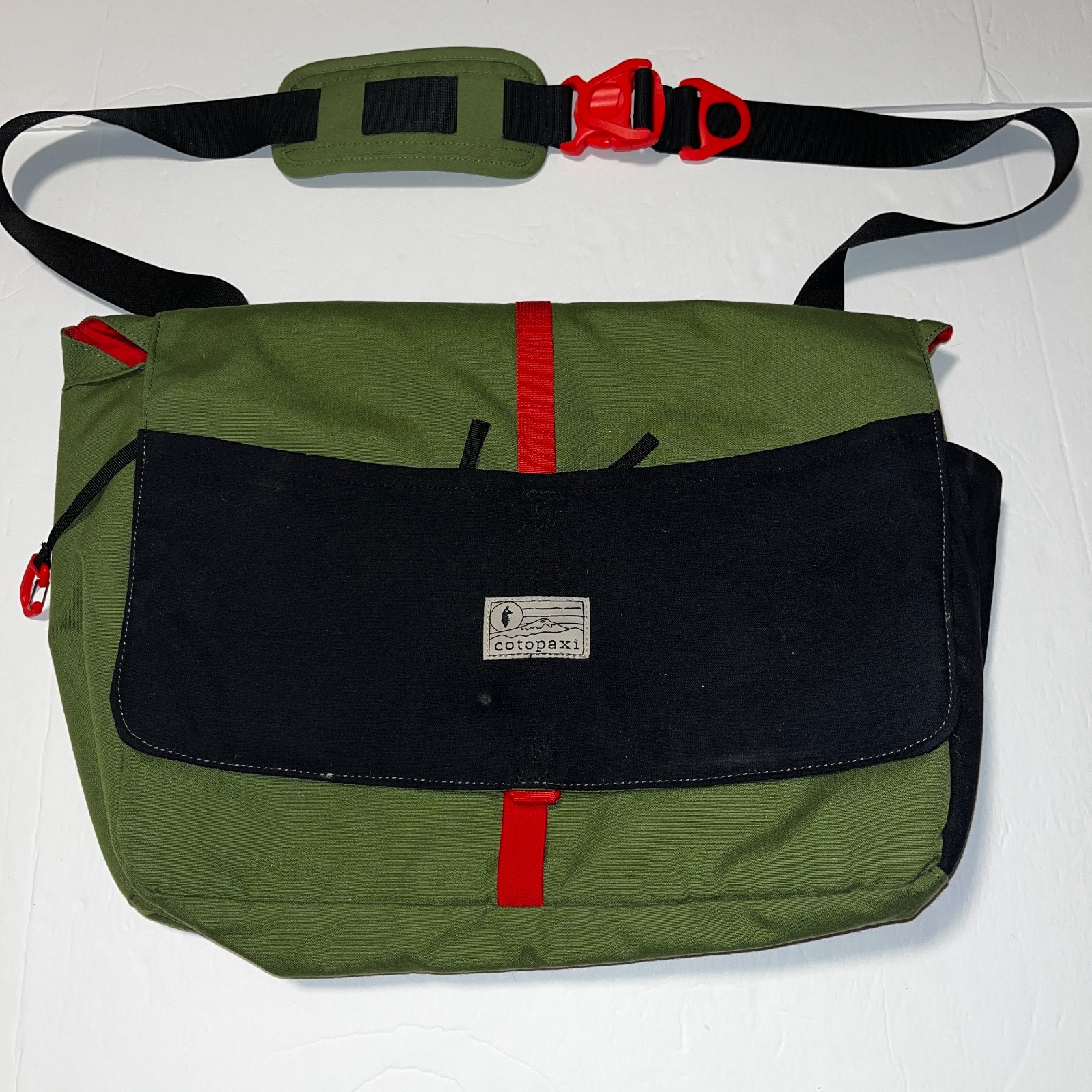 Cotopaxi Chuspa 15L Green Black Messenger Laptop Travel Bag
