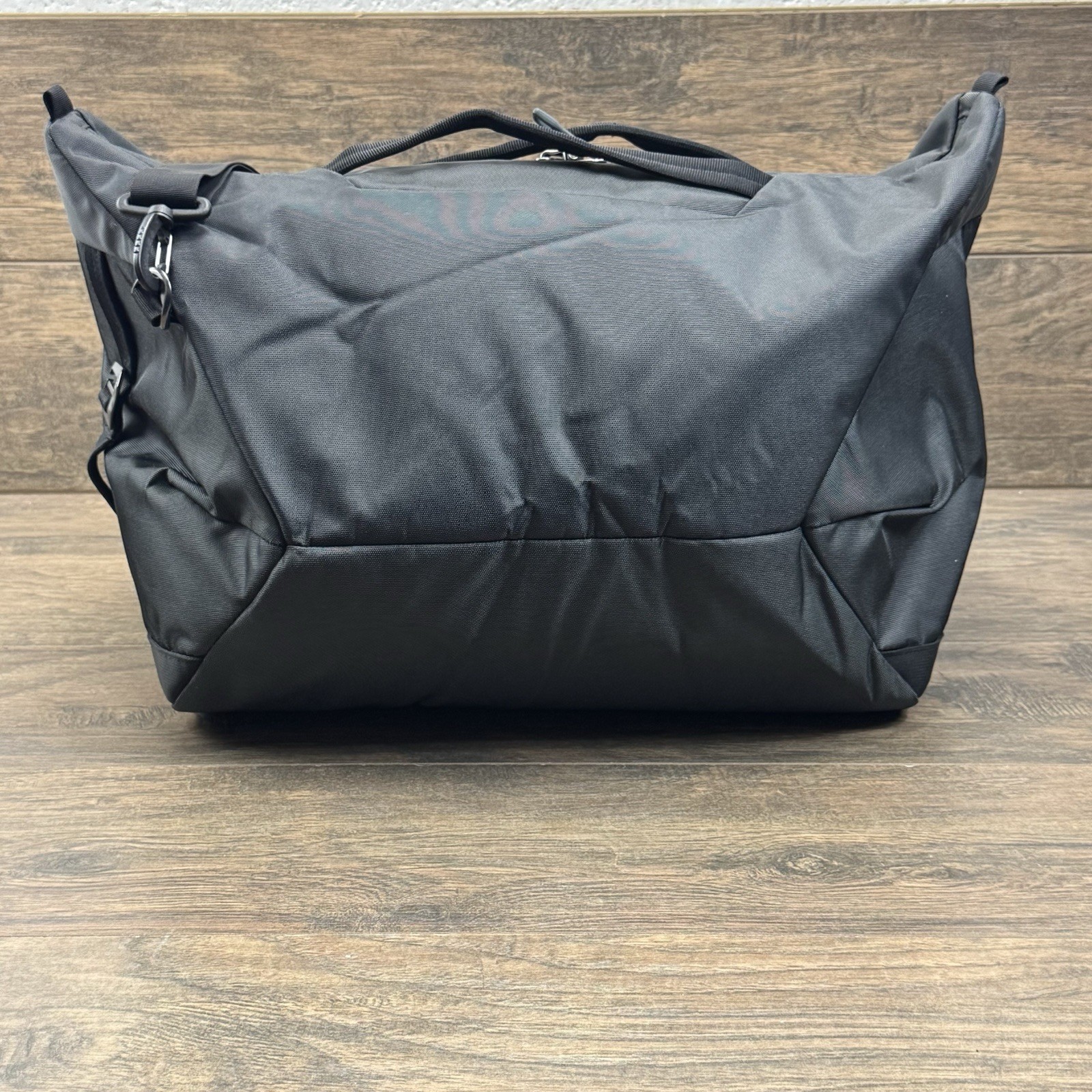 Thule Subterra Duffel 45L Gray Autism Speaks Walk Tote Style Outdoor Bag- NWT