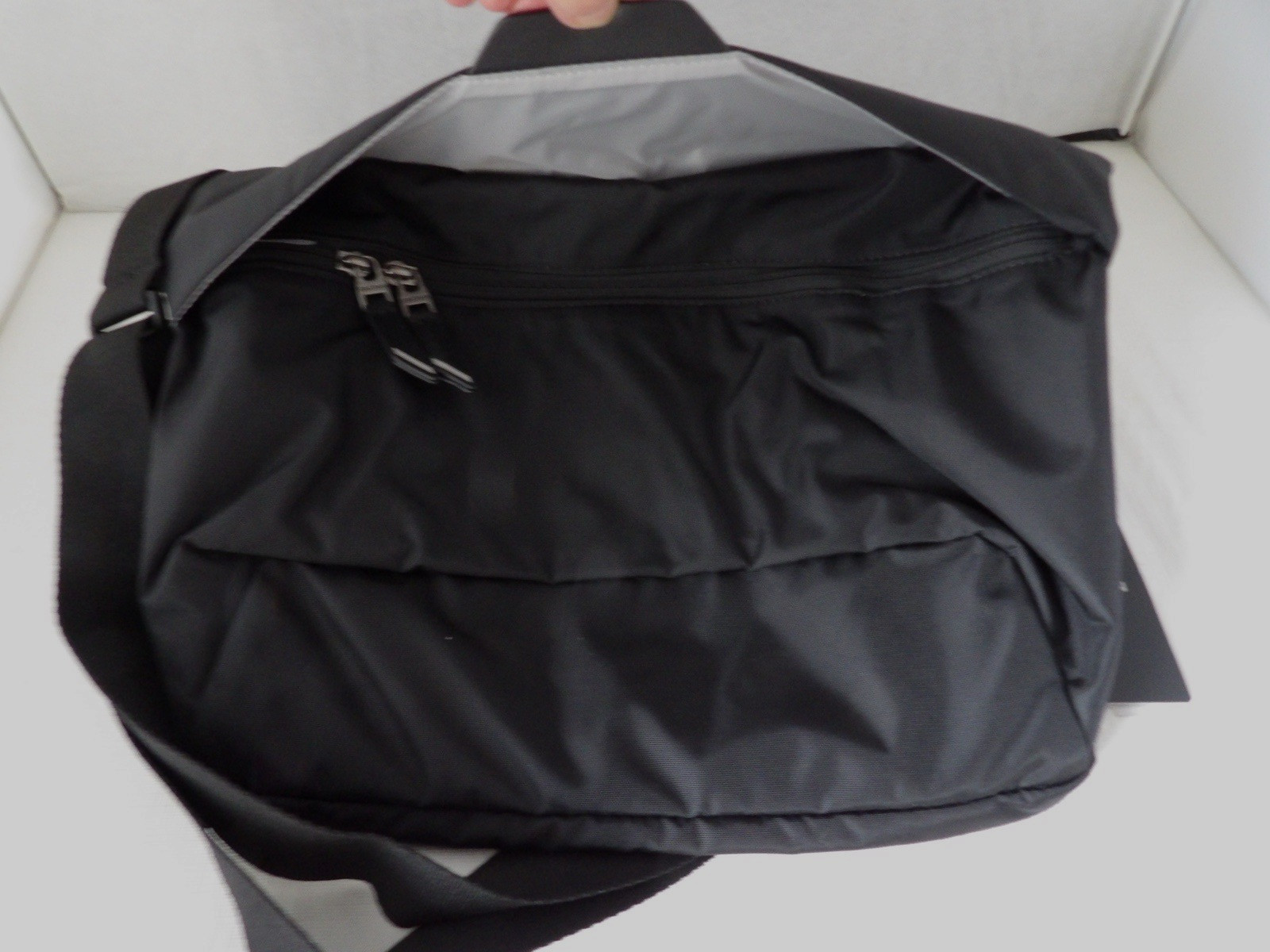 NWT Authentic COLE HAAN ZEROGRAND CENTRAL Black Nylon Men’s Sling Bag Unisex