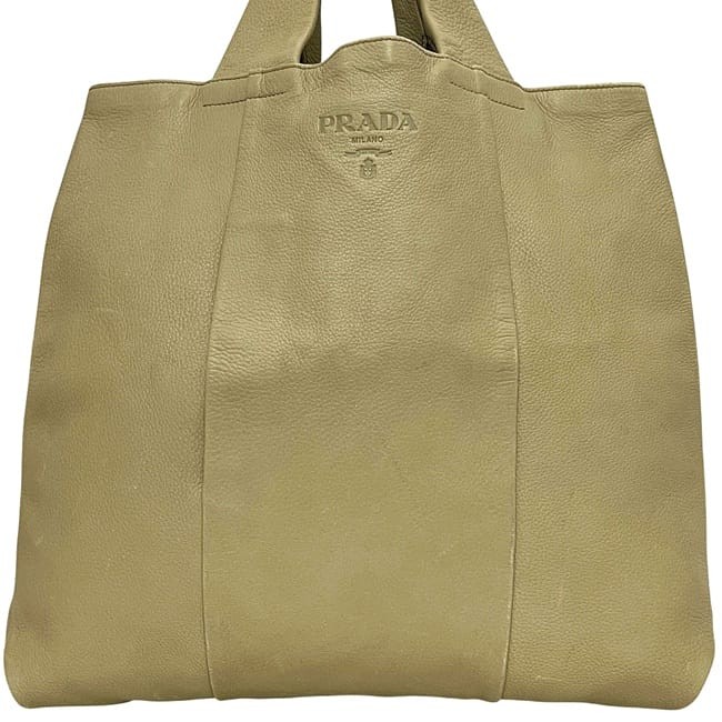 Pre-owned Prada beige leather tote bag, size 146. This Prada leather bag is