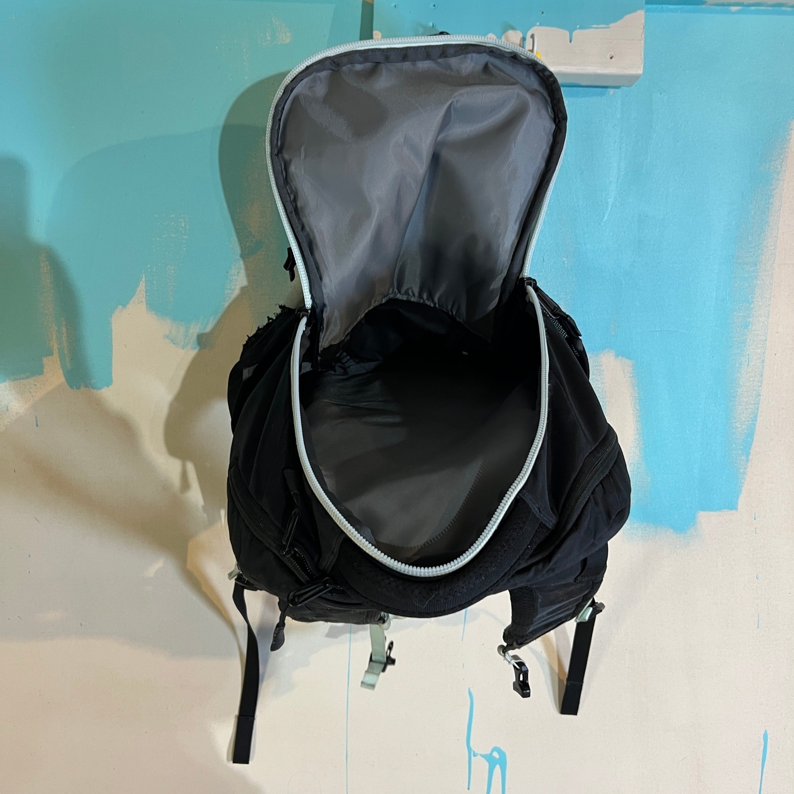 The North Face Recon Black Backpack – Durable Hiking Outdoor Gear Bag Pre-owned