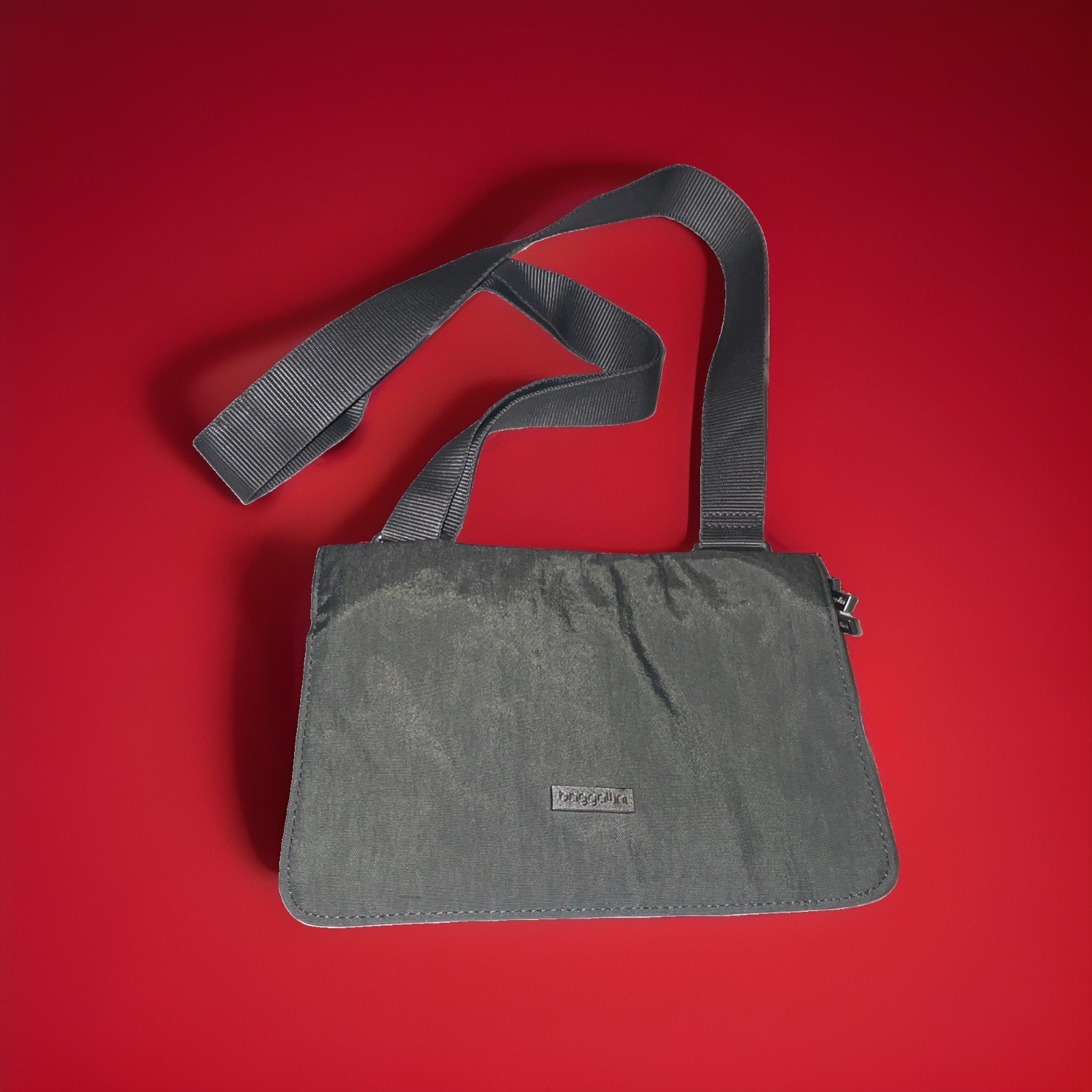 baggallini Gray Small Crossbody Travel Bag Adjustable Strap Zip/Snap