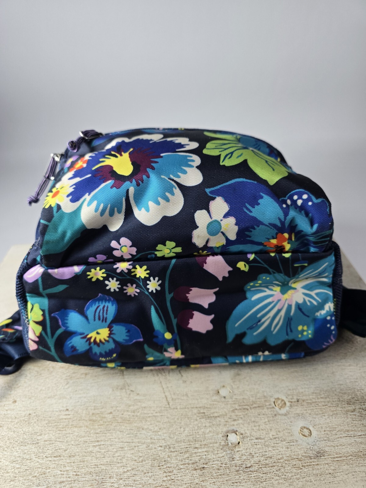 VERA BRADLEY Lighten Up Firefly GARDEN Backpack Drawstings Buckle Flowers Floral