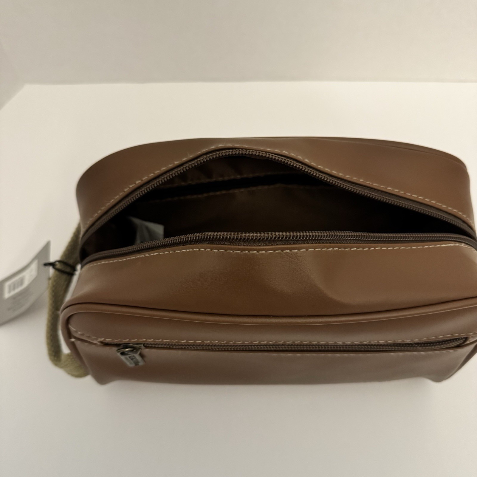 Kenneth Cole Reaction Nwot Toiletry Bag Men’s Accessories Faux Leather