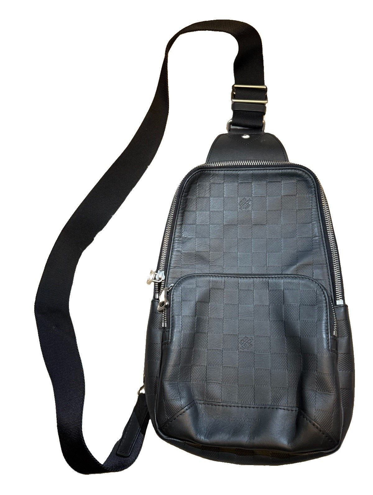 Louis Vuitton men’s Avenue Sling-bag. Excellent condition!