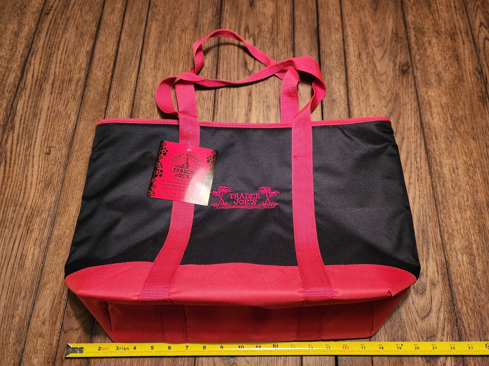 Trader Joes Large Red Reusable Insulated Cooler Freezer Red Bag (7 Gallons) NWT