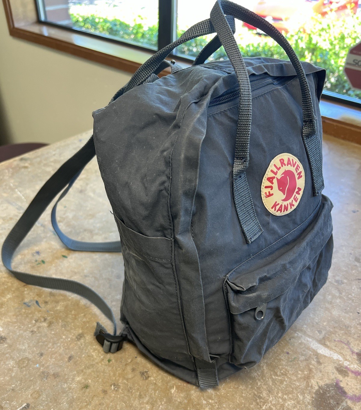 FJALLRAVEN KANKEN BACKPACK GRAPHITE GRAY – Model #23510