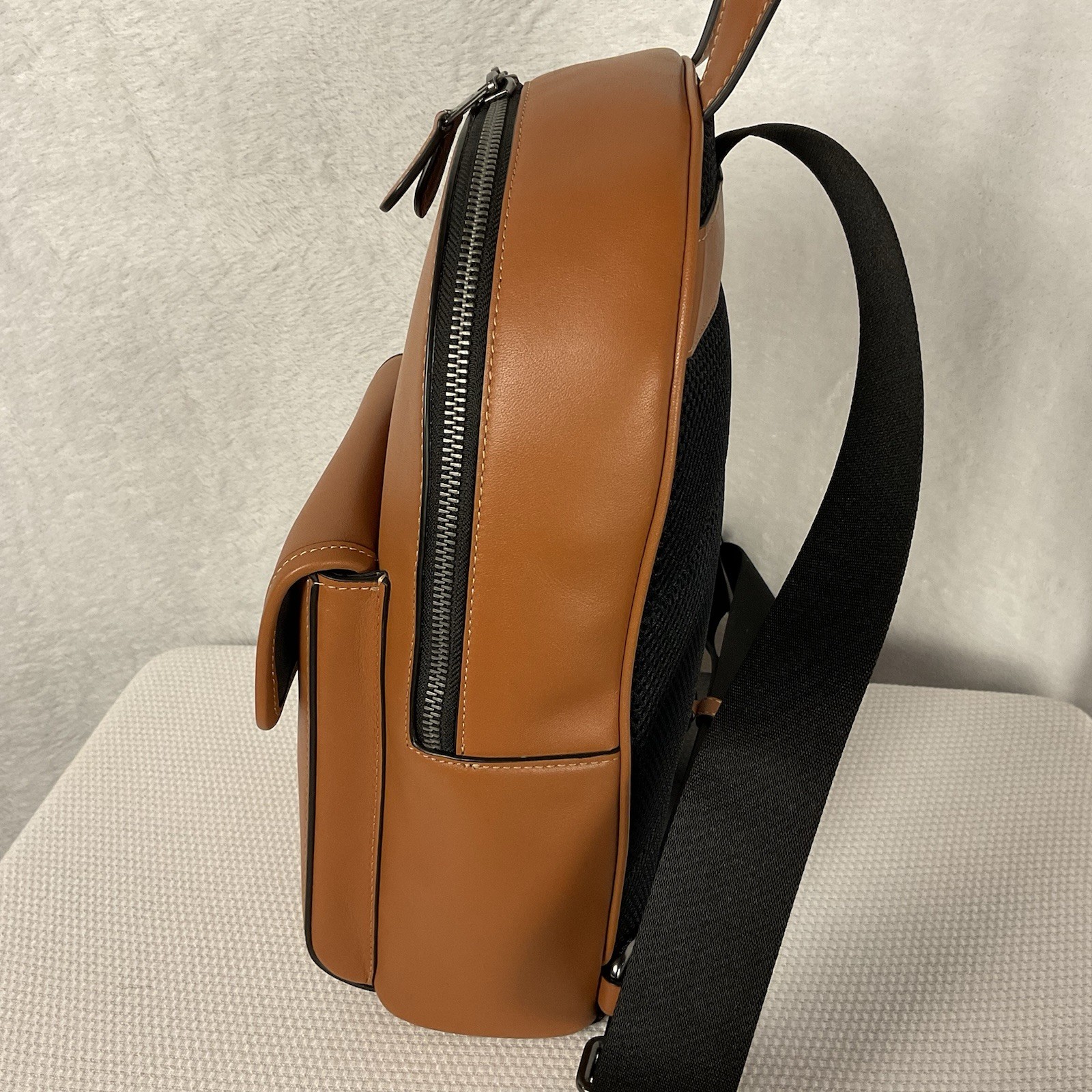 COACH Small Turnlock Sling Pack Smooth Leather CBI24 Tan Preloved