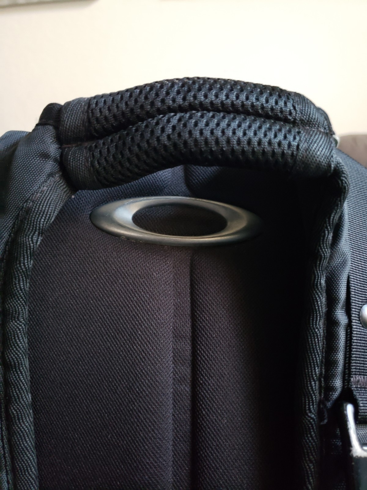 Oakley Icon 2.0 Tactical Backpack Camo/Black Padded Back – VERY CLEAN -Read Desc