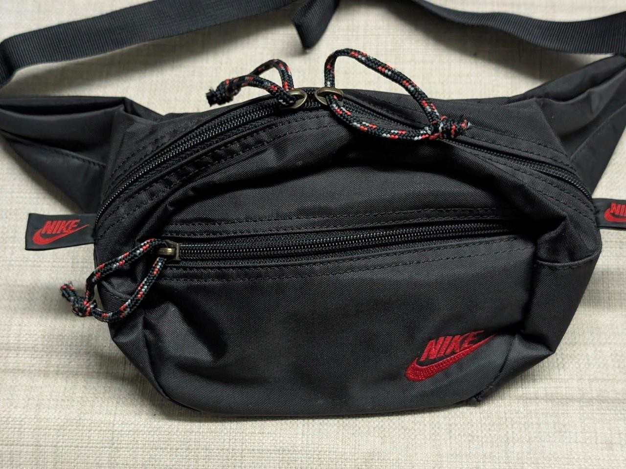 vintage 1990s fanny pack NIKE black red JORDAN nylon bulls 1993 1994 backpack