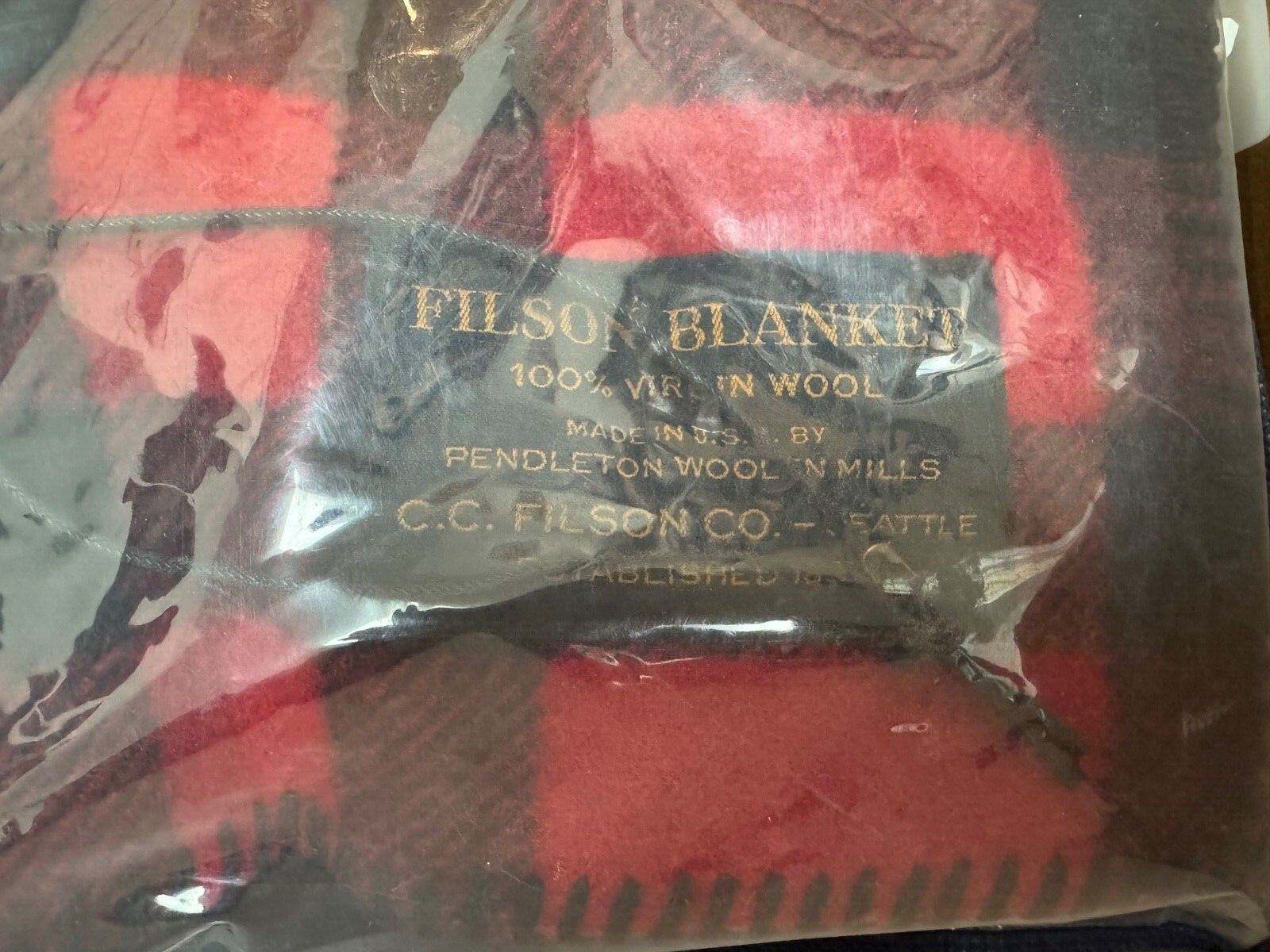 New Unused USA MADE Filson Mackinaw Wool Blanket Red and Black in the Box
