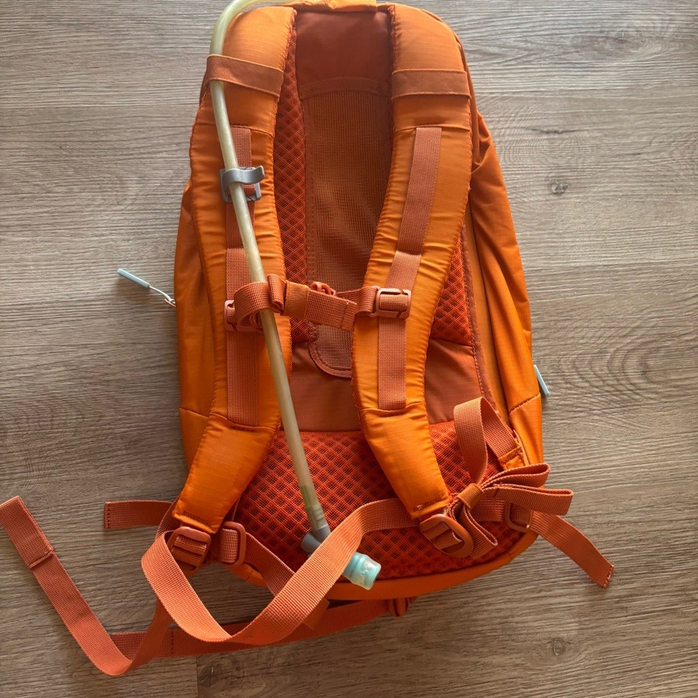 Hydro Flask Down Shift Backpack 14 Liter Water Pocket Hydration Pack Orange