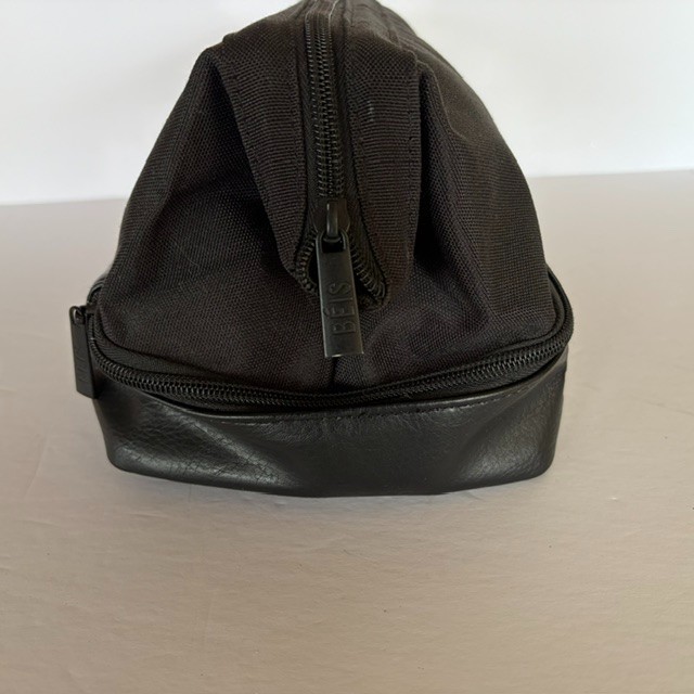 Beis The Dopp Kit Black Toiletry Bag Organizer Zippered 2 compartments