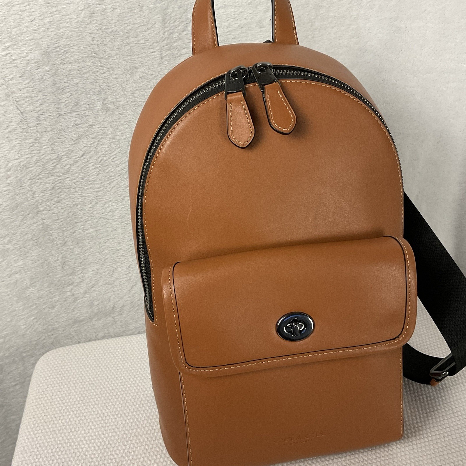 COACH Small Turnlock Sling Pack Smooth Leather CBI24 Tan Preloved