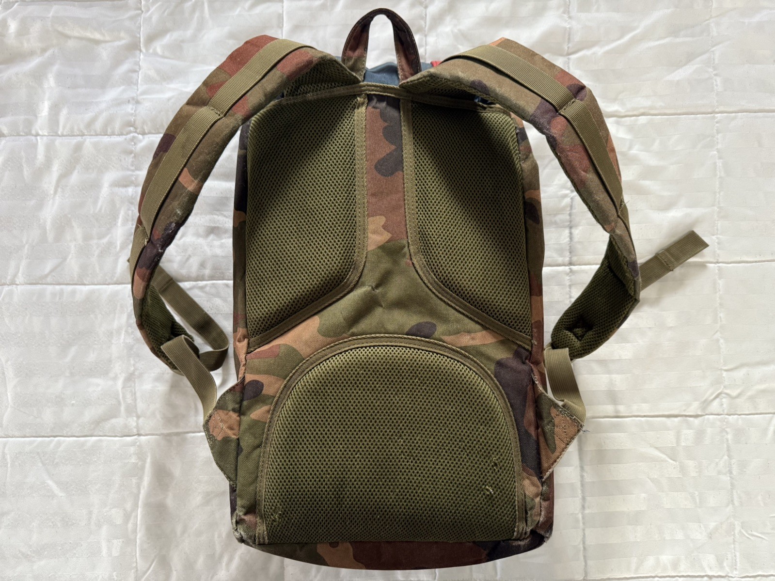 Herschel Supply Co. Backpack ‘Little America’ Woodland Camo/Navy/Red Rubber