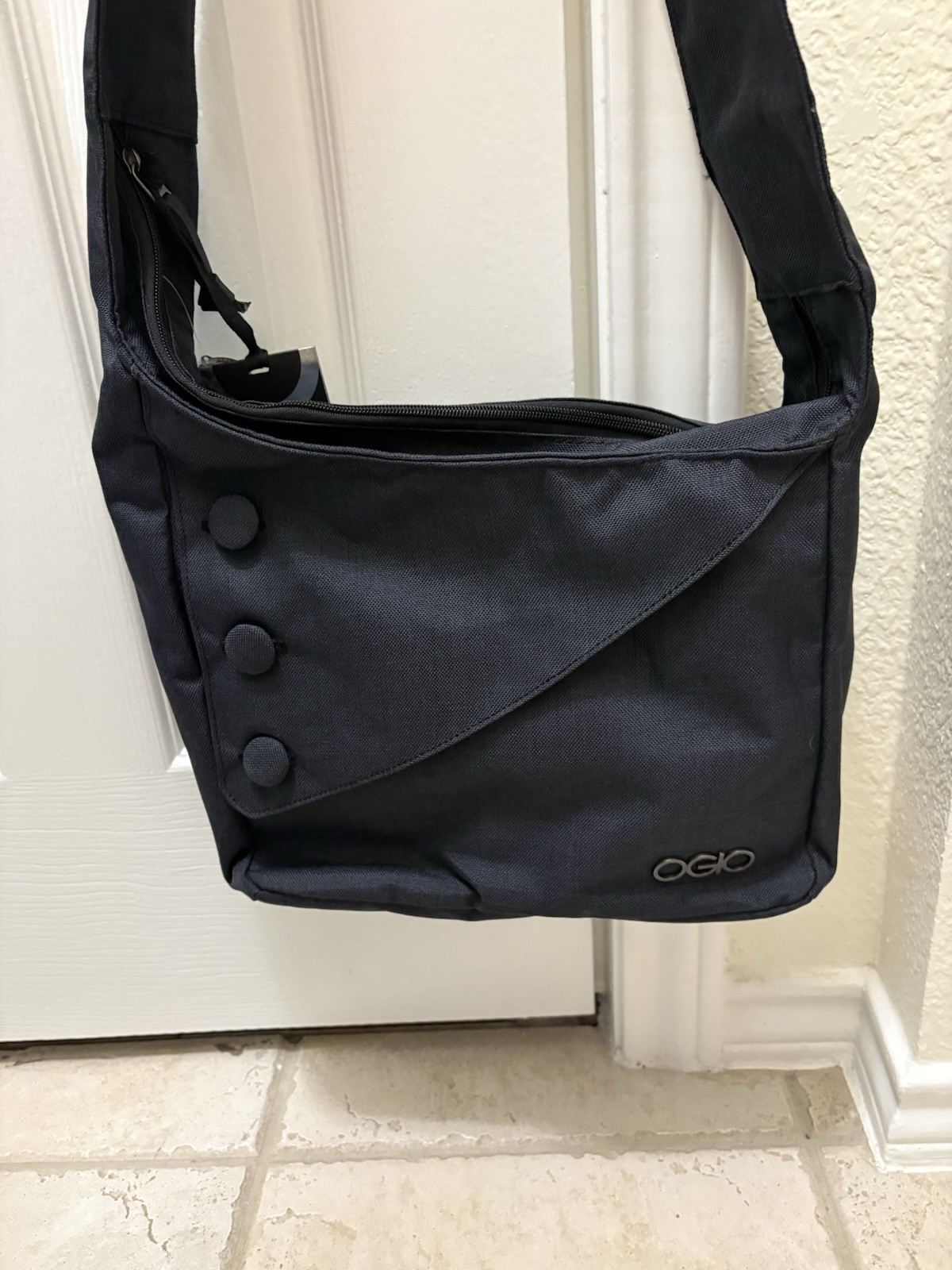 OGIO Black Medium Messenger Bag Adjustable Shoulder Strap Zip/Button Casual