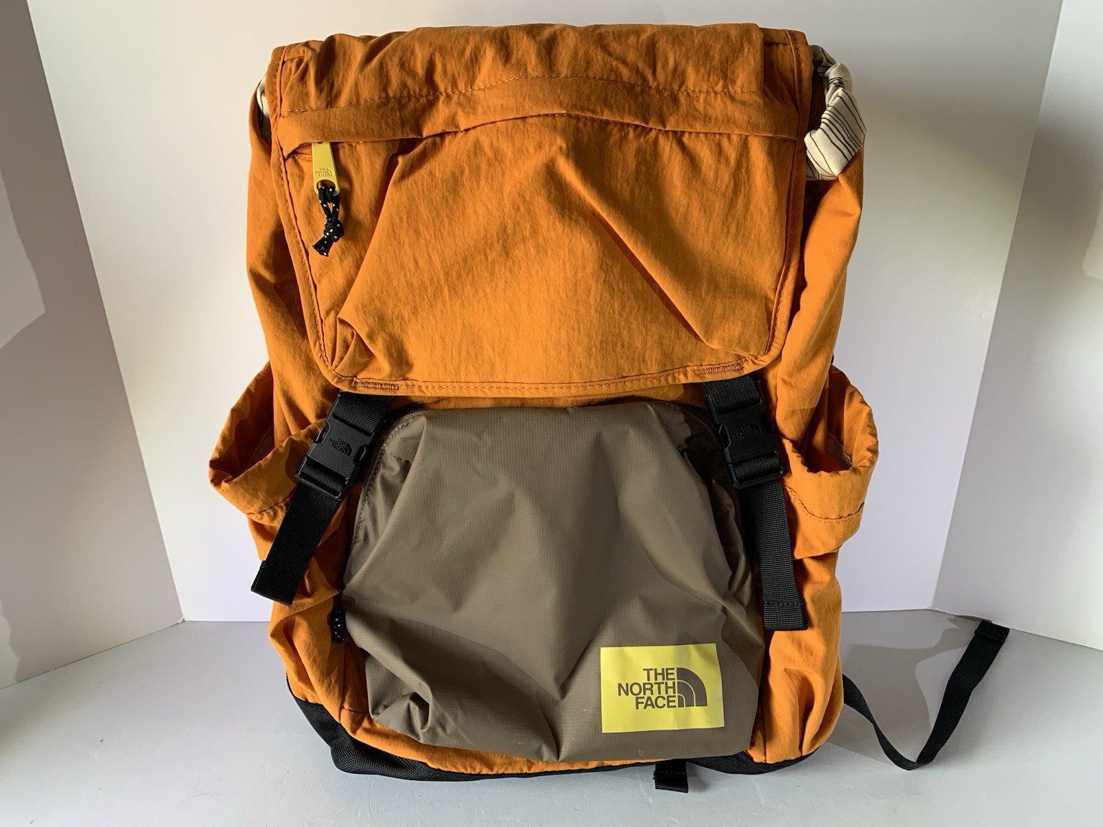 The NorthFace Unisex Mountain XL Daypack, Desert Rust/Bipartisan Brown, OS