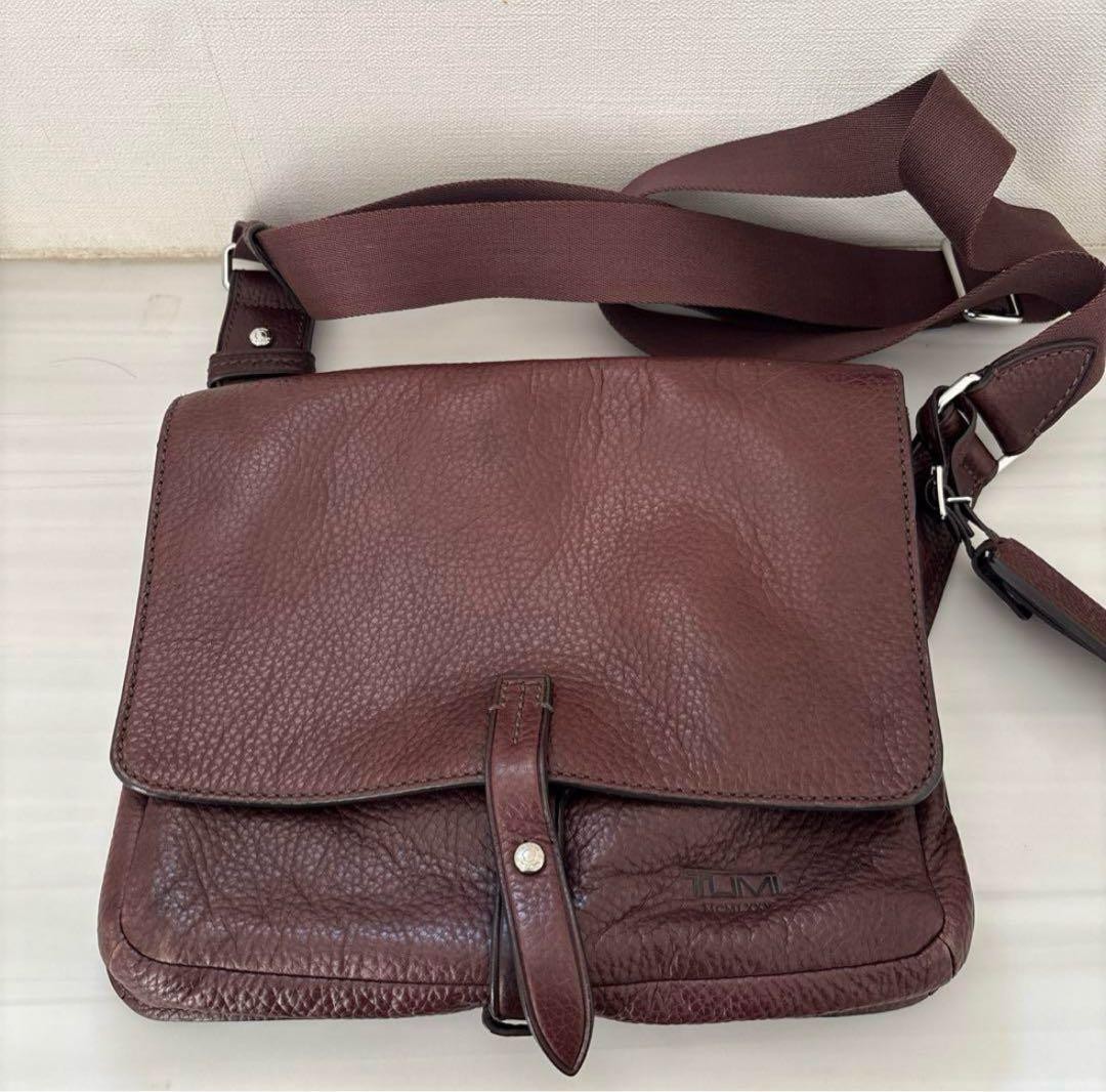 TUMI Leather Shoulder Bag Brown 23cm x 28cm Crossbody Classic