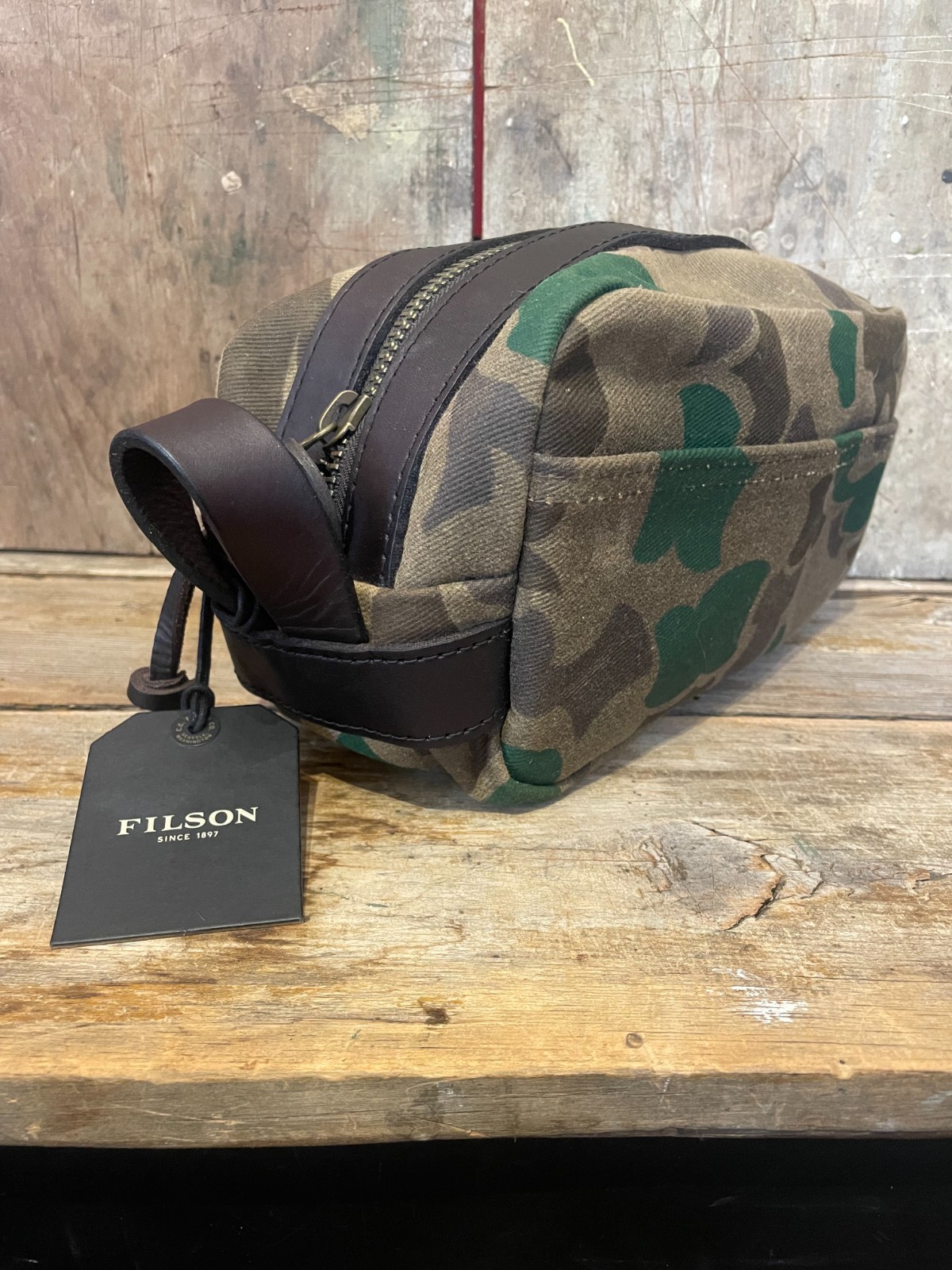 FILSON WAXED RUGGED TWILL TRAVEL KIT DARK WAX SHRUB CAMO – NWT
