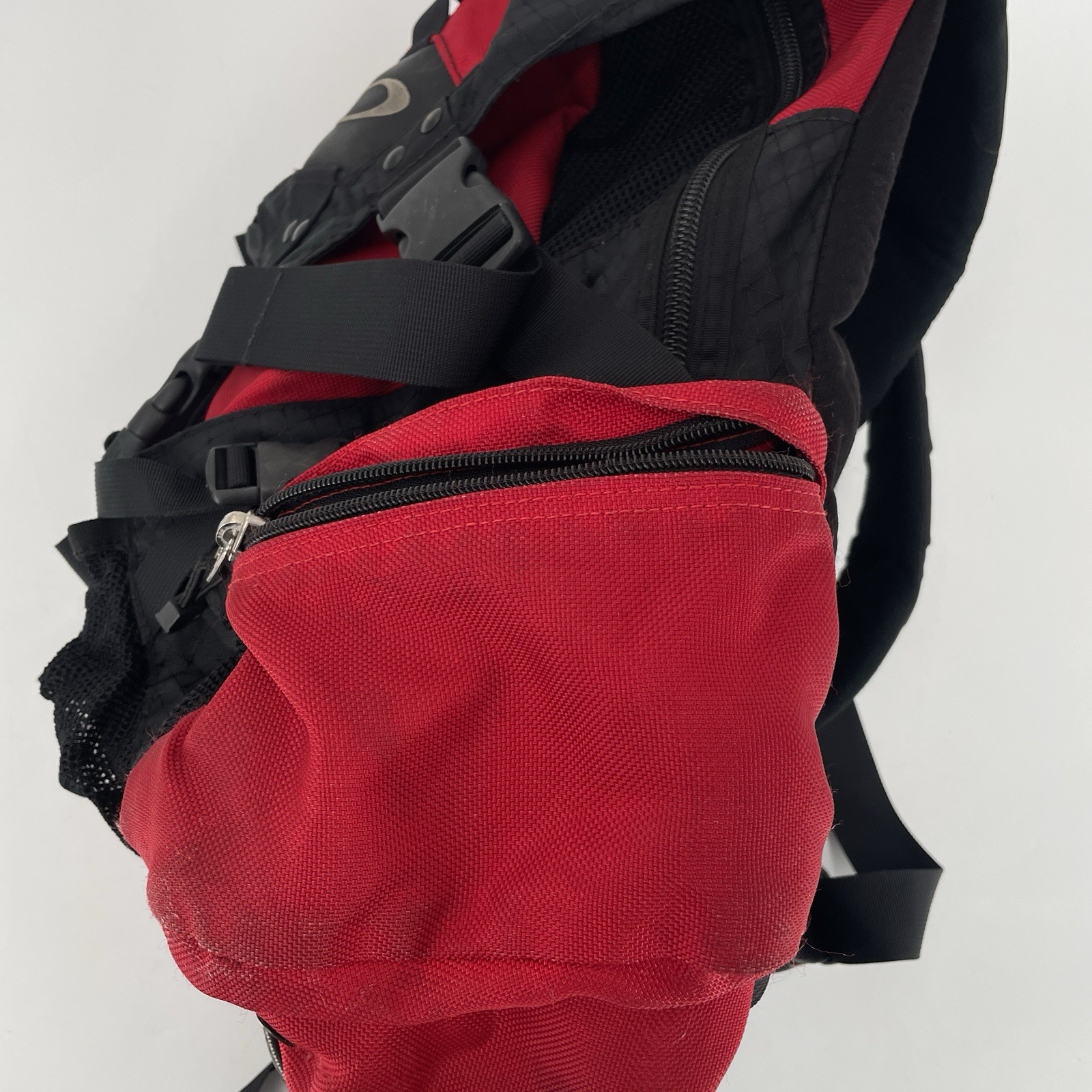 Vintage Oakley Icon Backpack in Red Black – 90s 2000s Y2k Goth Grunge